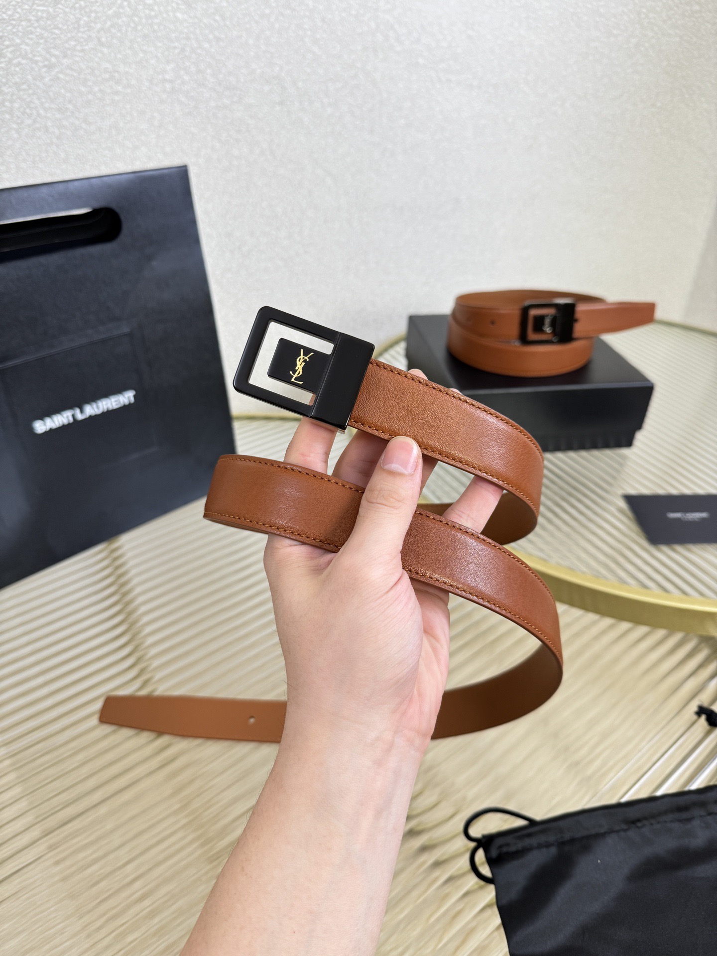 Saint Laurent 생로랑 LA 66 가죽 버클 여성 벨트 1