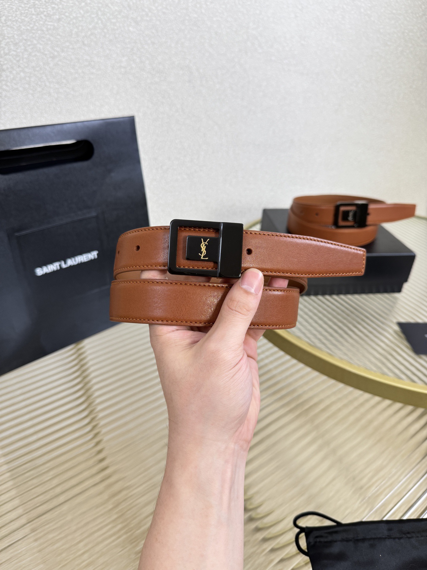Saint Laurent 생로랑 LA 66 가죽 버클 여성 벨트 2