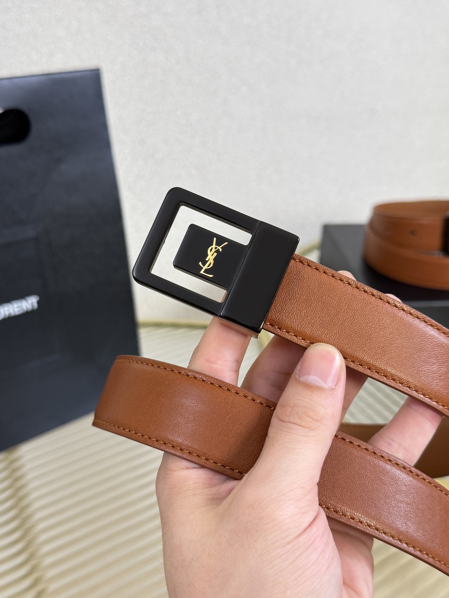 Saint Laurent 생로랑 LA 66 가죽 버클 여성 벨트 3