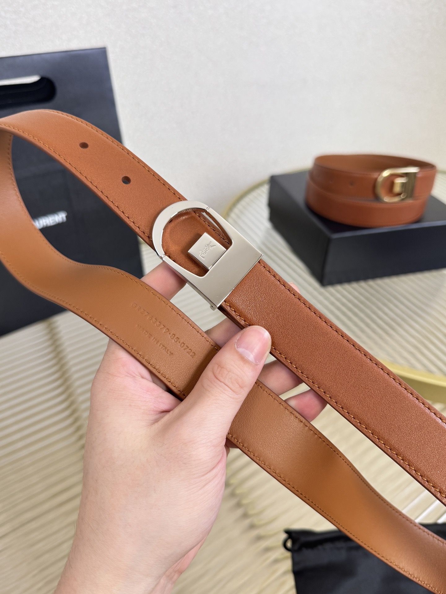 FERRAGAMO 살바토레 페라가모 FW2023 Gancino 장식 블랙 토트백 8