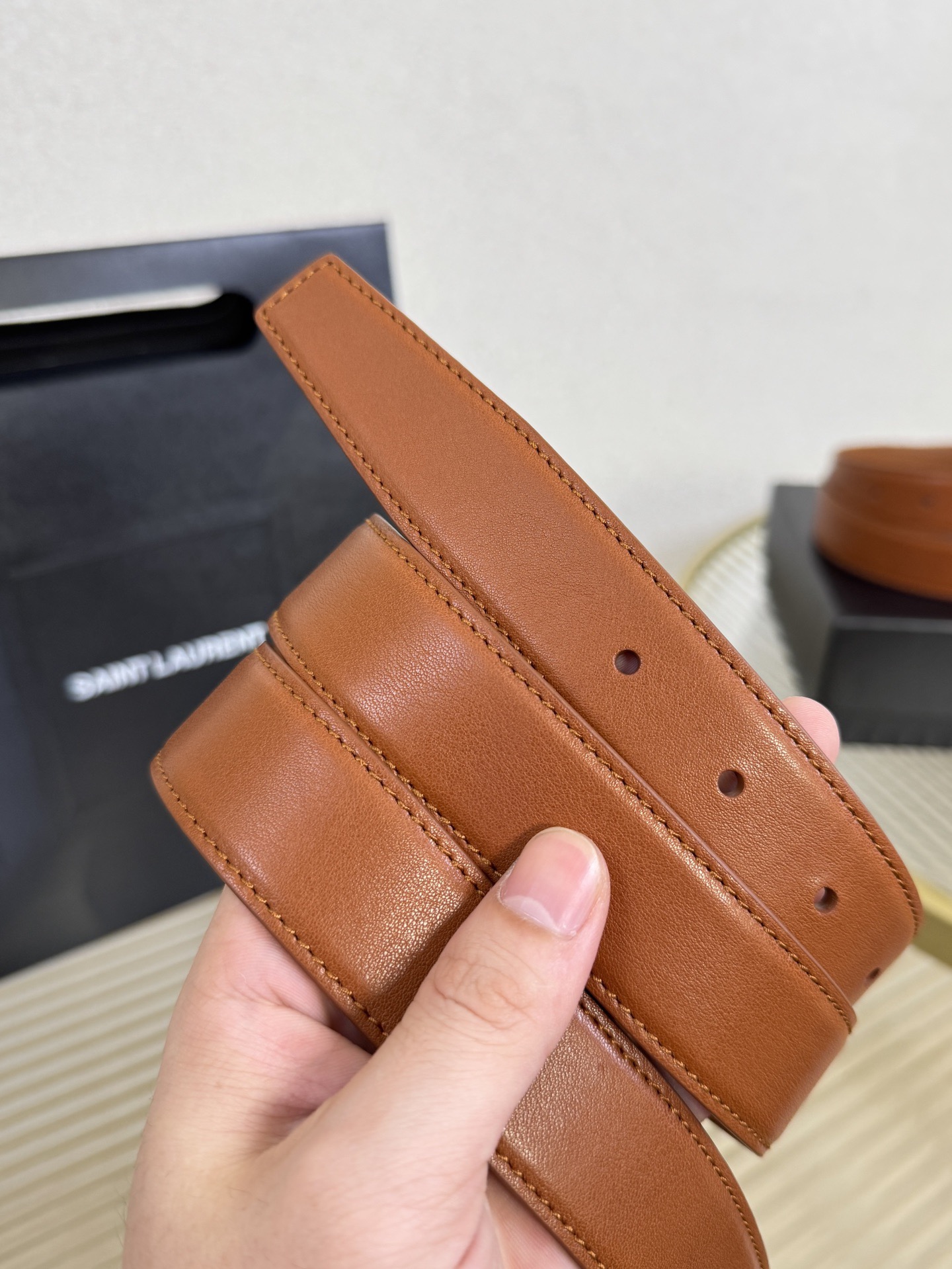 FERRAGAMO 살바토레 페라가모 FW2023 Gancino 장식 블랙 토트백 9