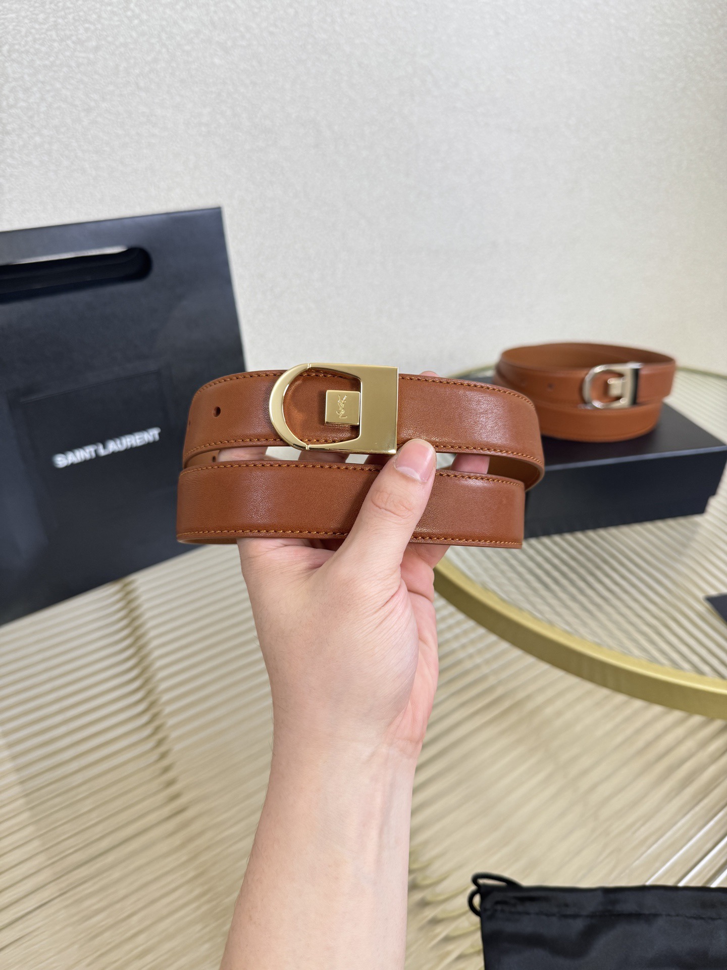 Saint Laurent 생로랑 LA 66 가죽 버클 여성 벨트 2