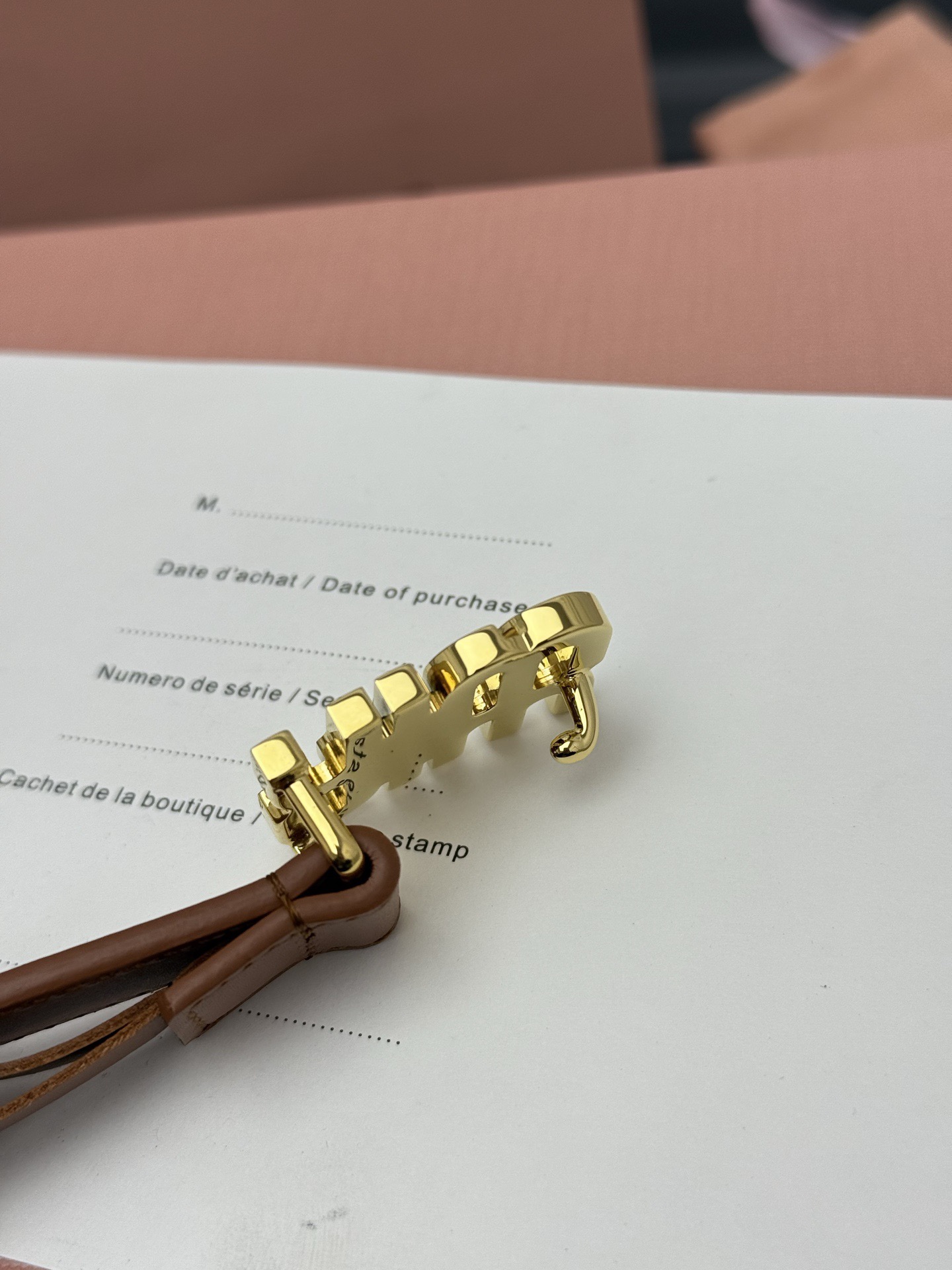 FERRAGAMO 살바토레 페라가모 FW2023 Gancino 장식 가죽 핸드백 8