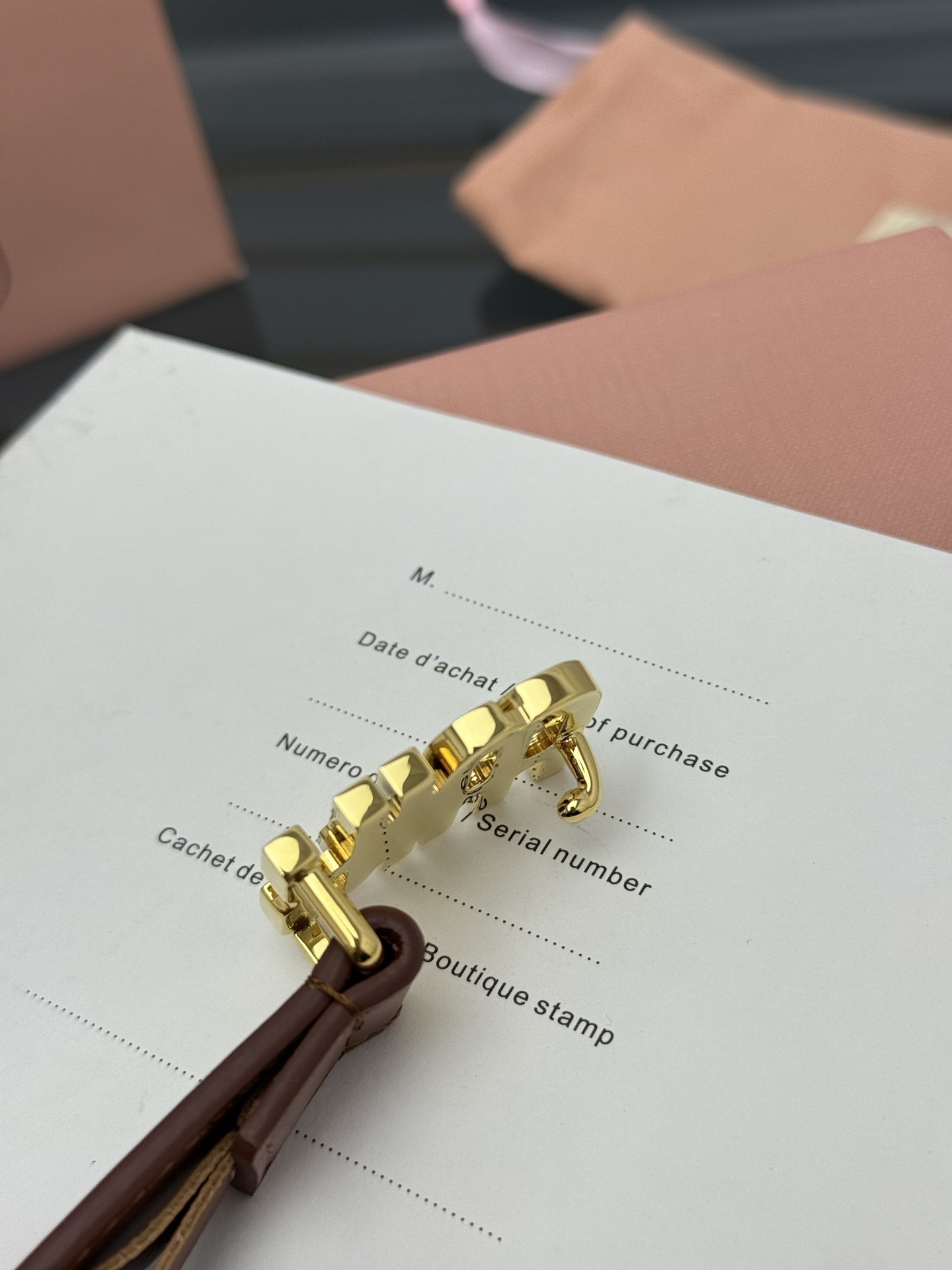 FERRAGAMO 살바토레 페라가모 FW2023 Gancino 장식 가죽 핸드백 12