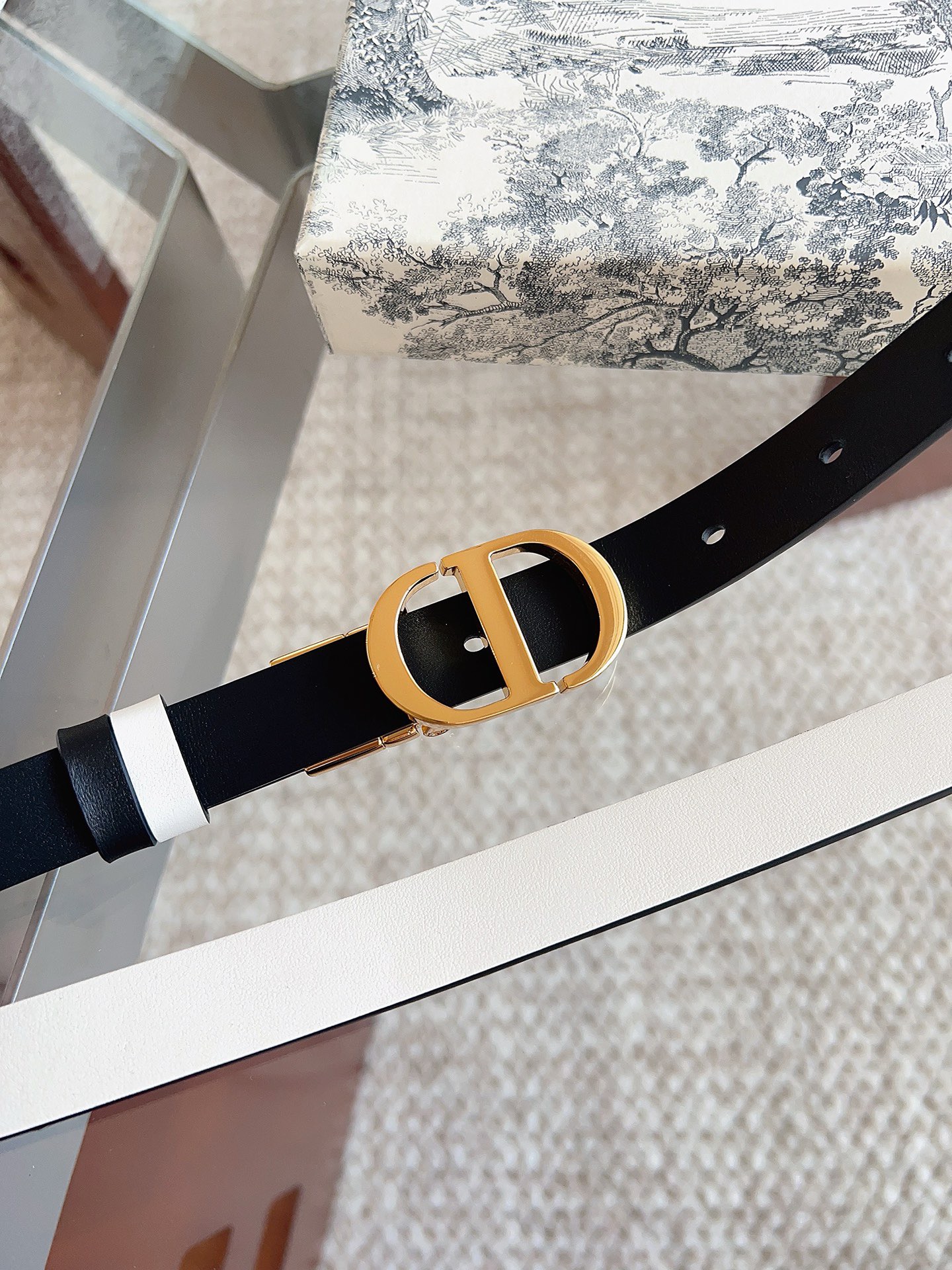 FERRAGAMO 살바토레 페라가모 FW2023 Gancino 장식 가죽 핸드백 22