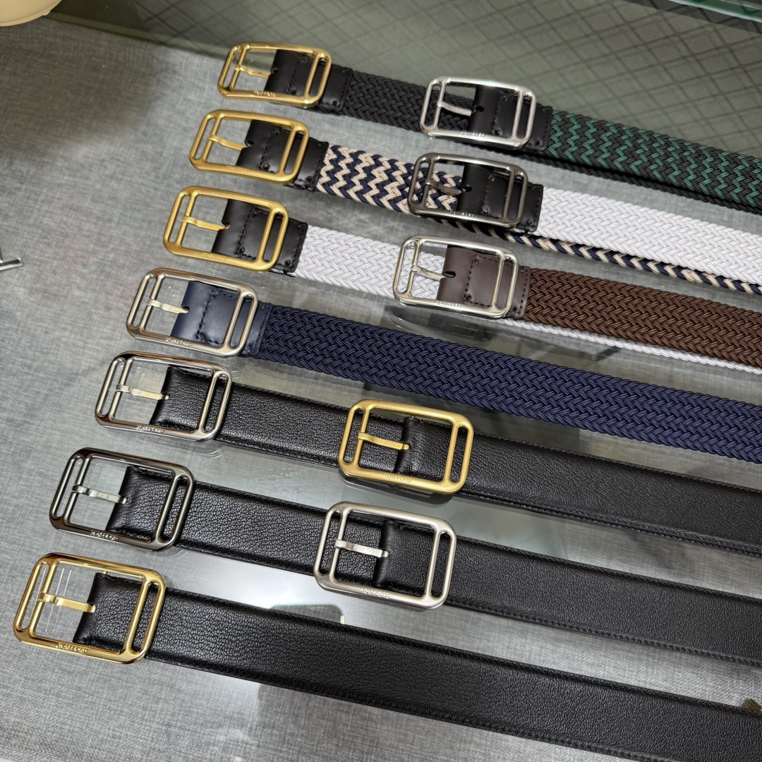 FERRAGAMO 페라가모 FW2023 Gancini 장식 중형 토트백 4