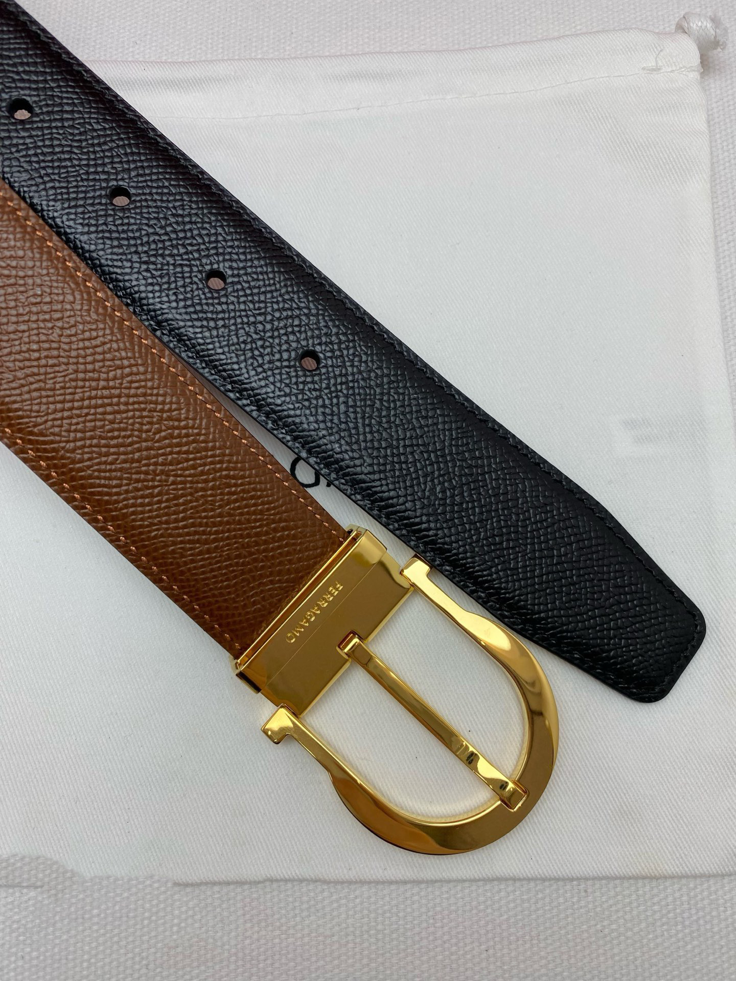 FERRAGAMO 페라가모 FW2023 Gancini 장식 중형 토트백 17