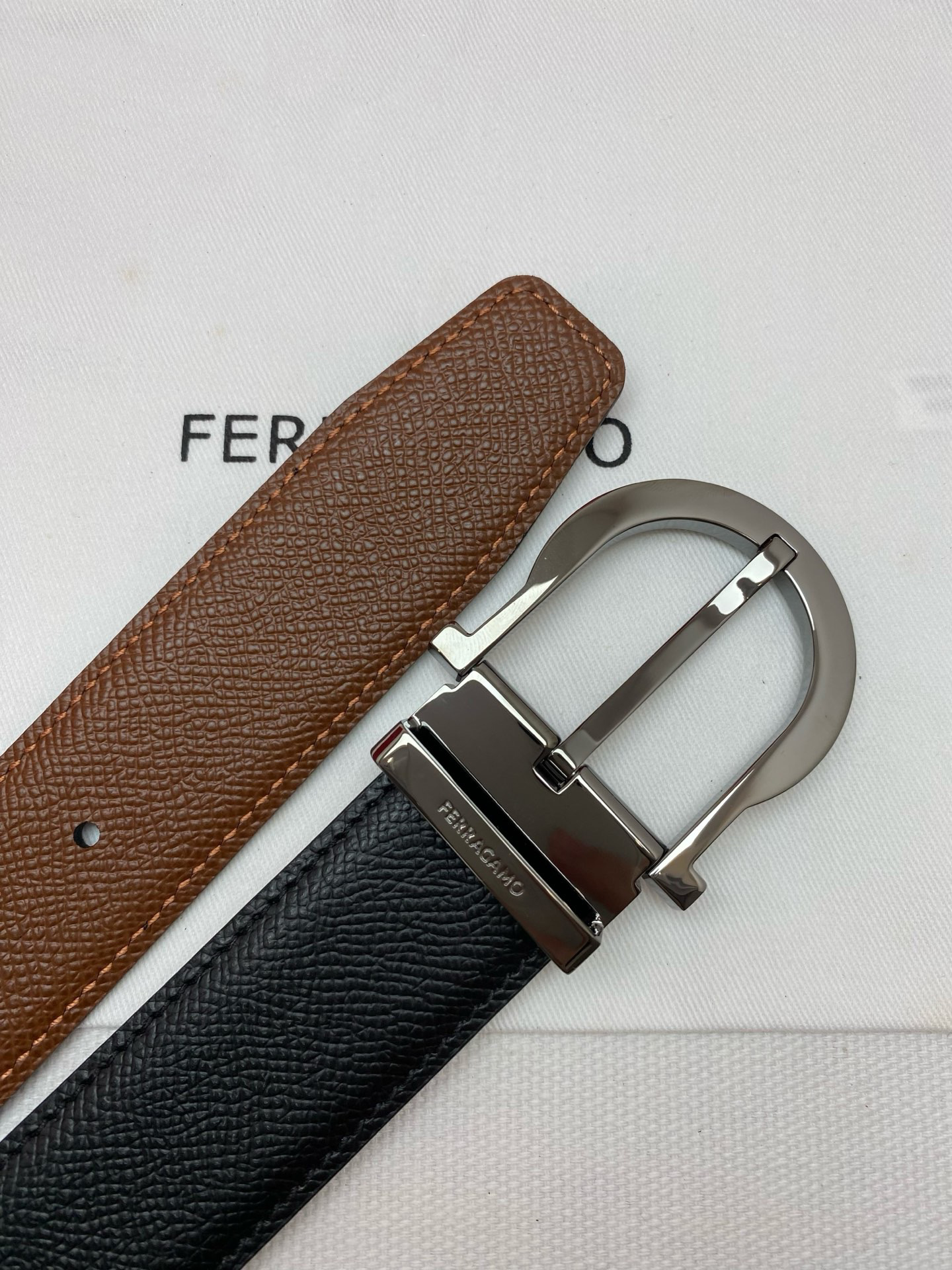 FERRAGAMO 페라가모 FW2023 Gancini 장식 중형 토트백 20