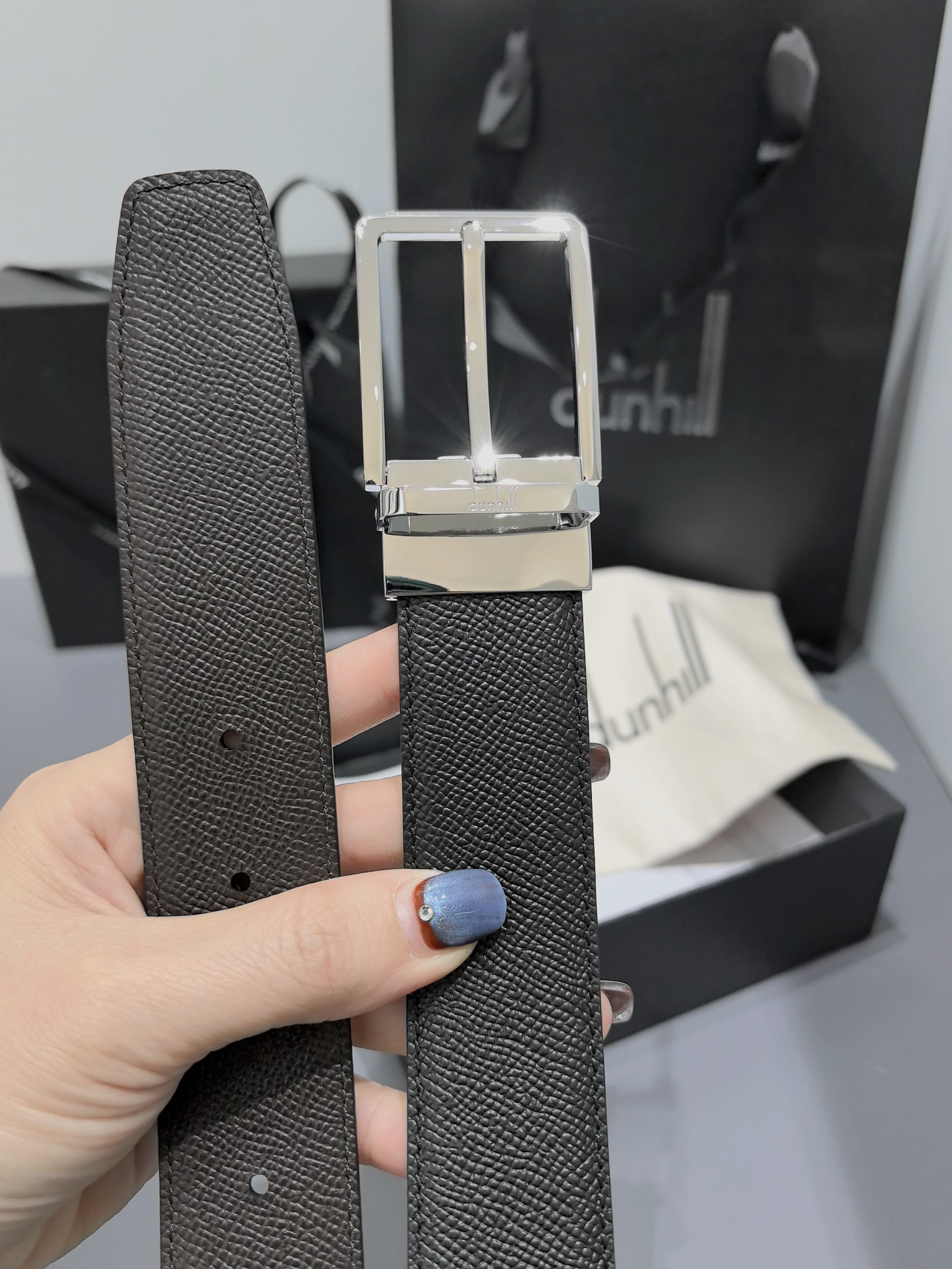 FERRAGAMO 페라가모 FW2023 Gancini 장식 중형 토트백 3