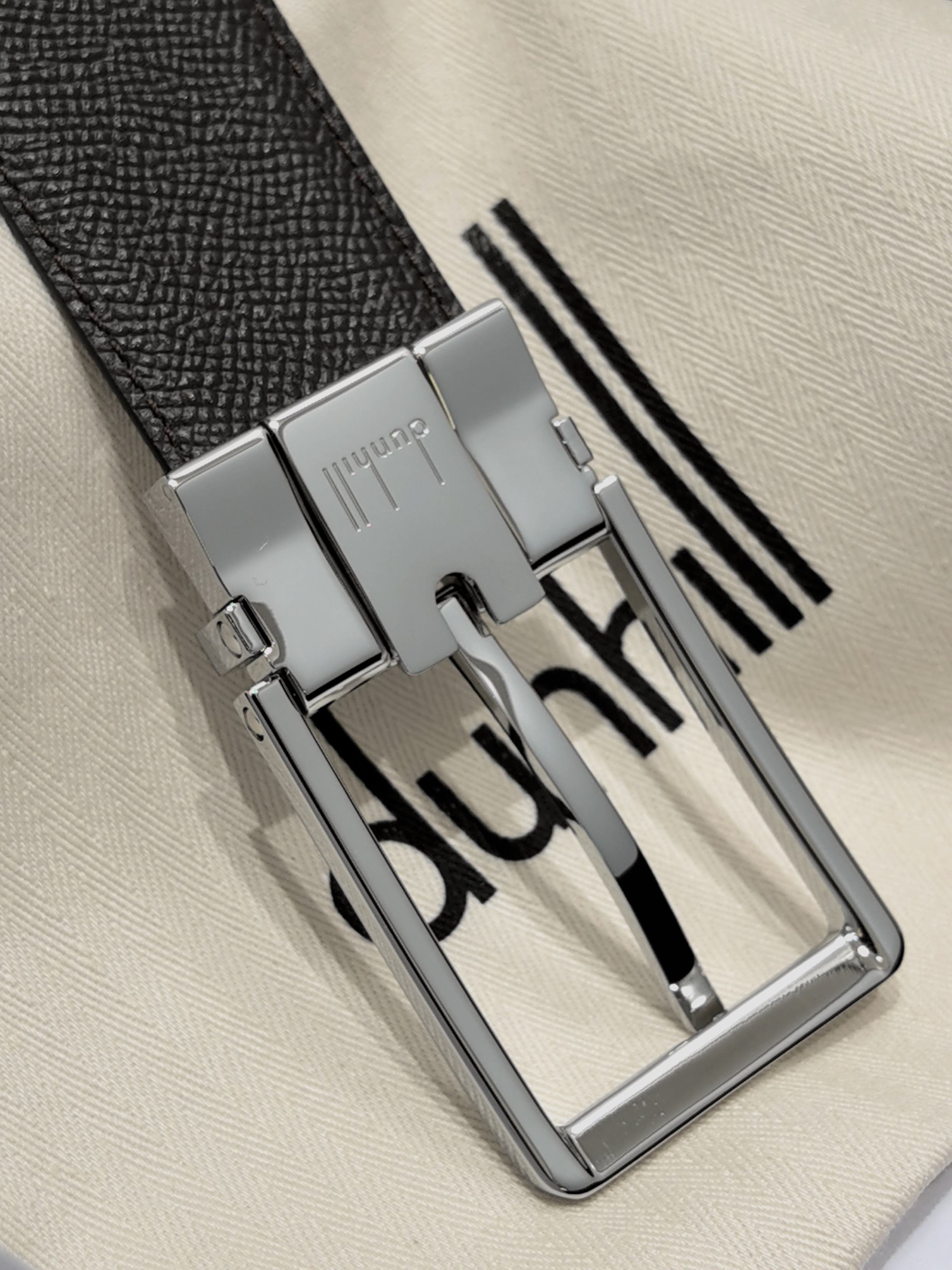 FERRAGAMO 페라가모 FW2023 Gancini 장식 중형 토트백 5