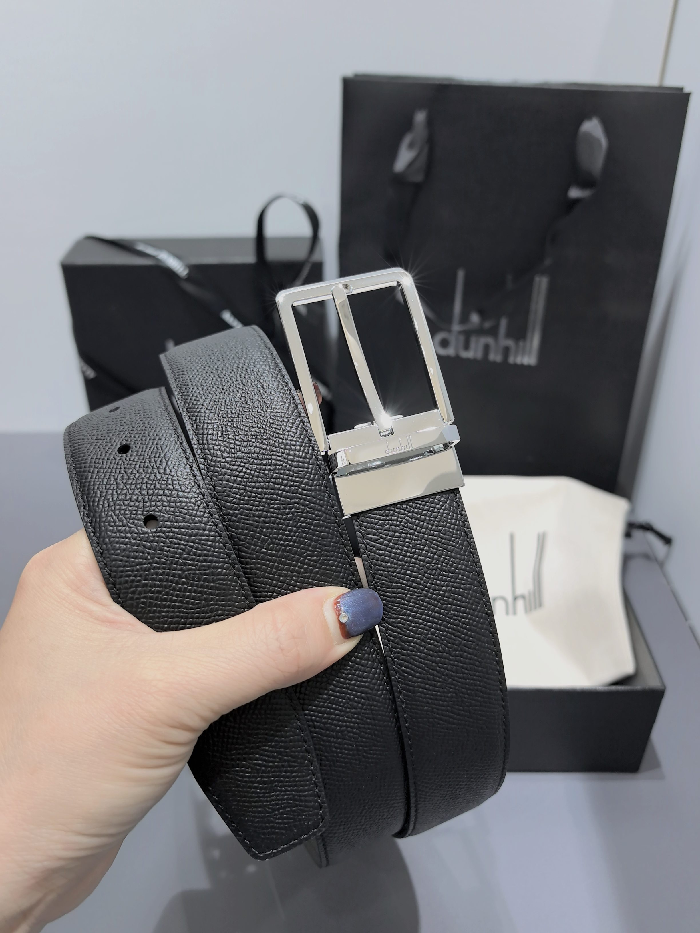 FERRAGAMO 페라가모 FW2023 Gancini 장식 중형 토트백 7