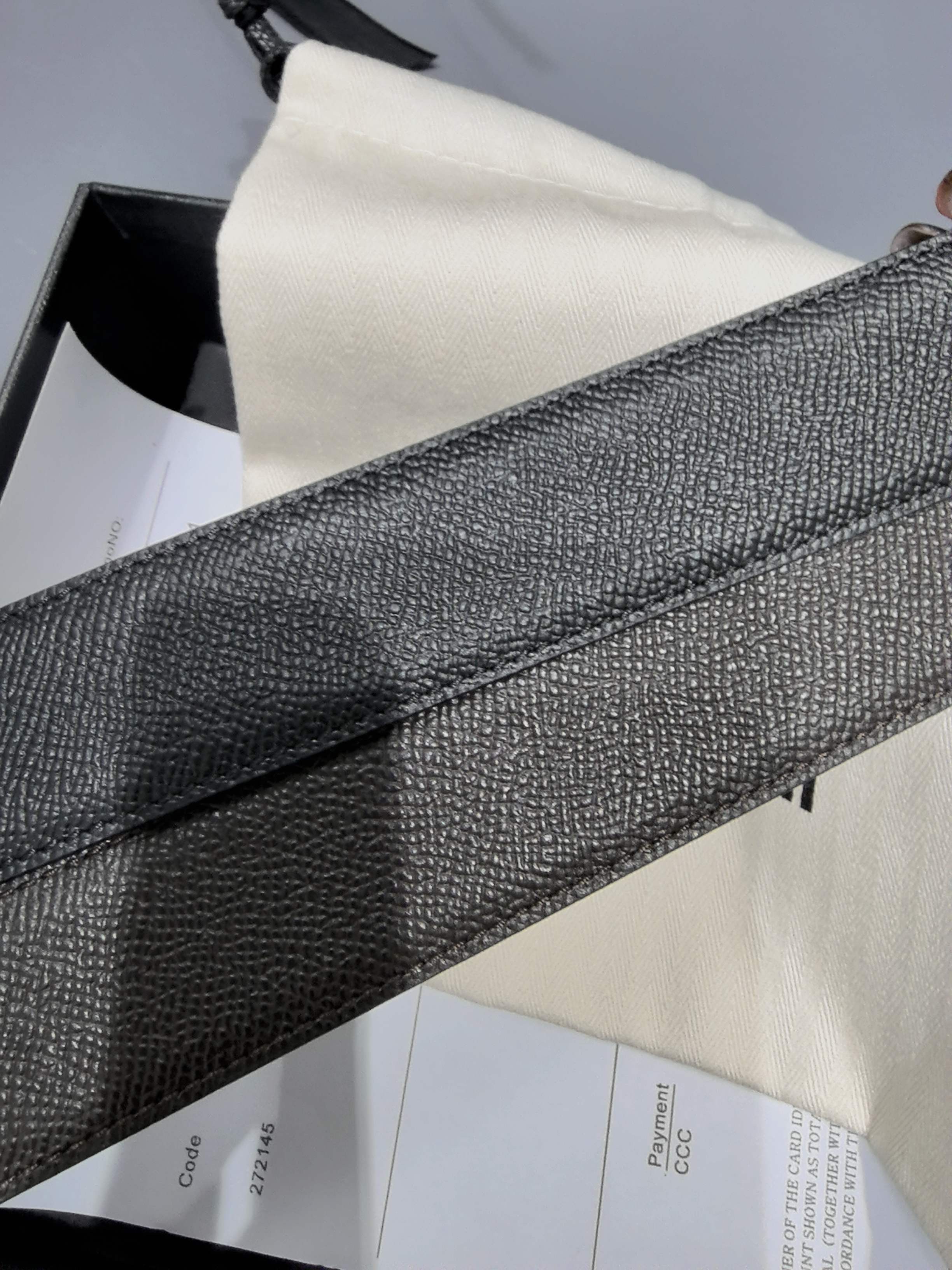 FERRAGAMO 페라가모 FW2023 Gancini 장식 중형 토트백 9