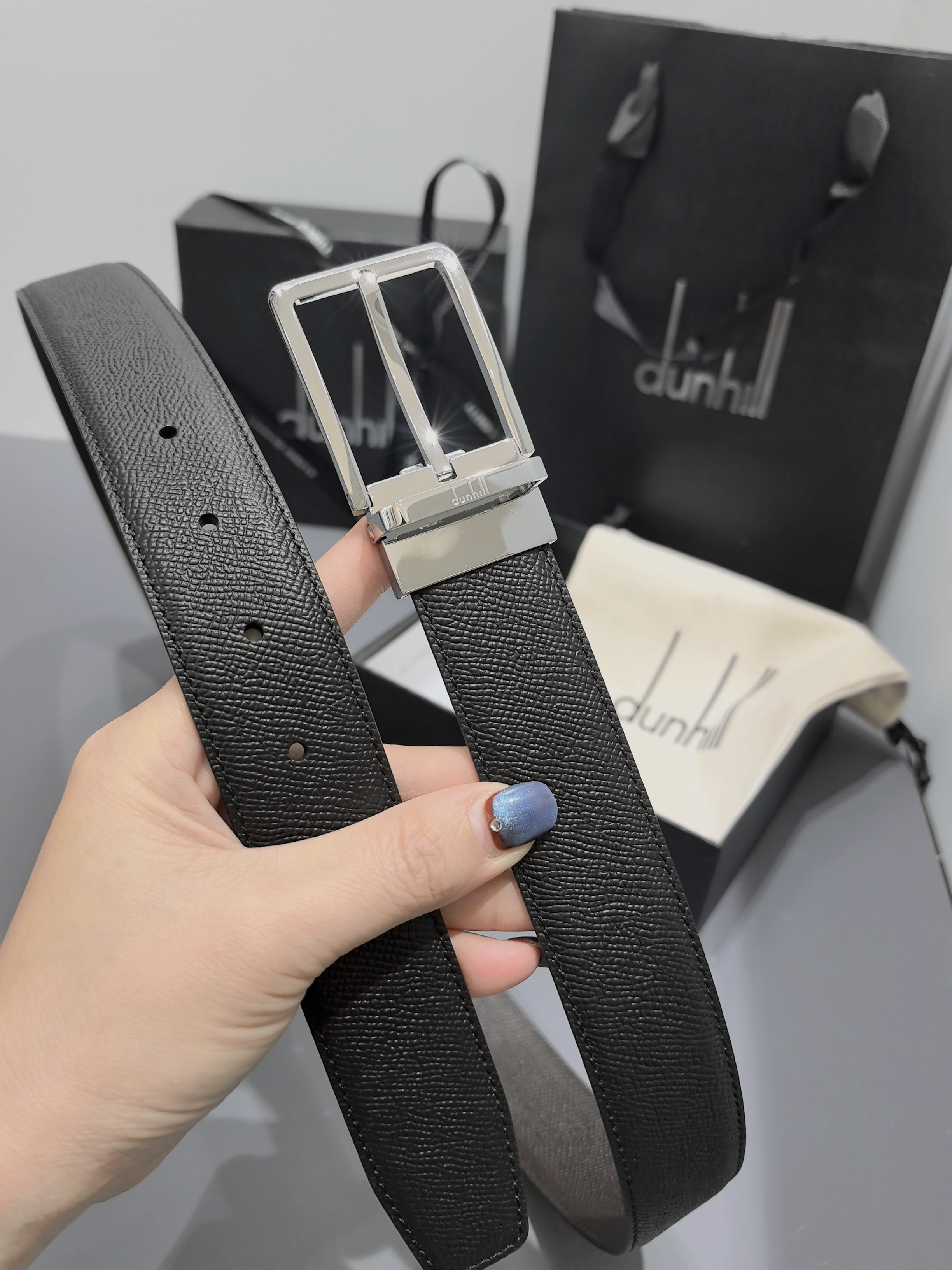 FERRAGAMO 페라가모 FW2023 Gancini 장식 중형 토트백 11