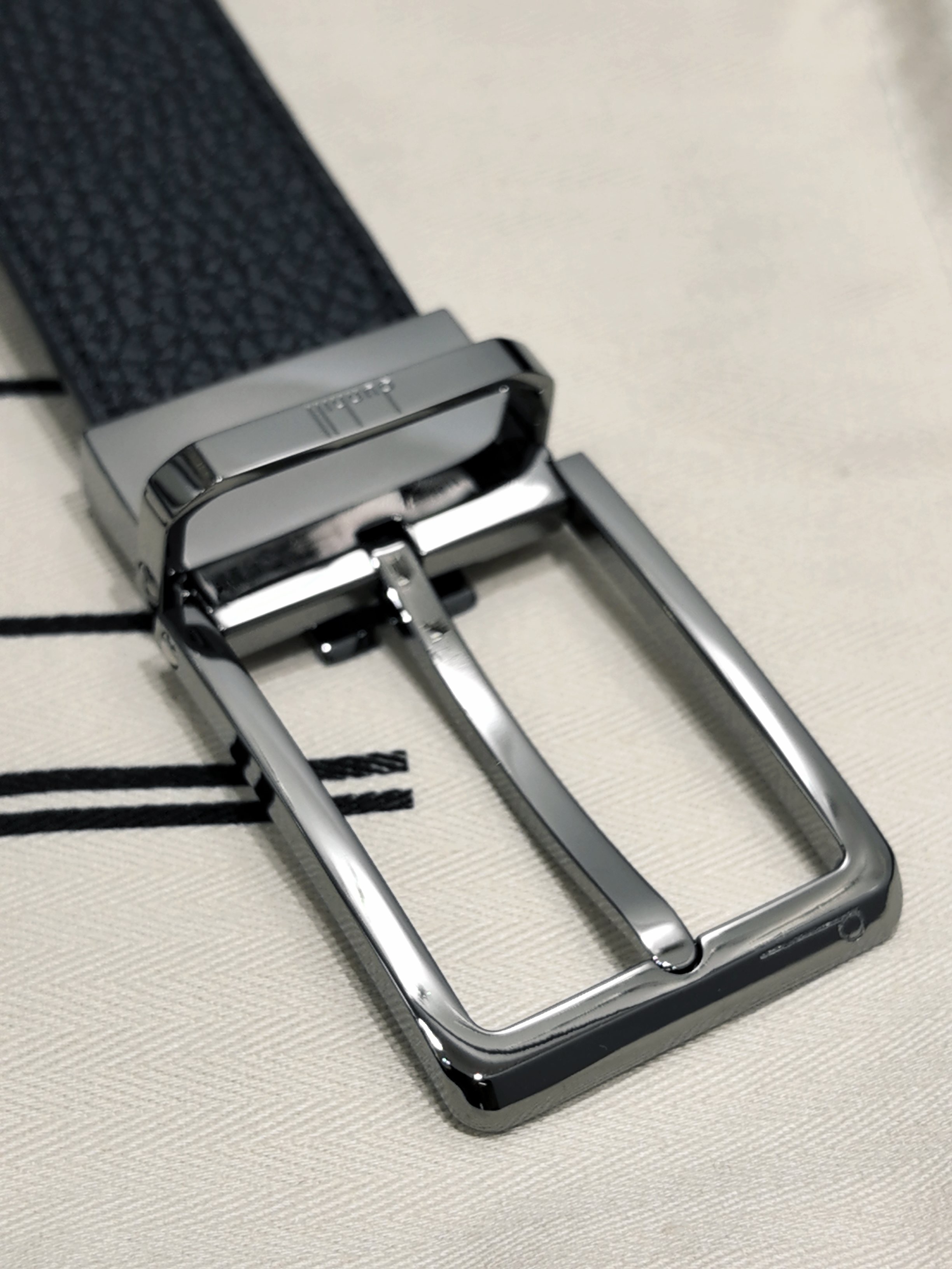 FERRAGAMO 페라가모 FW2023 Gancini 장식 중형 토트백 14