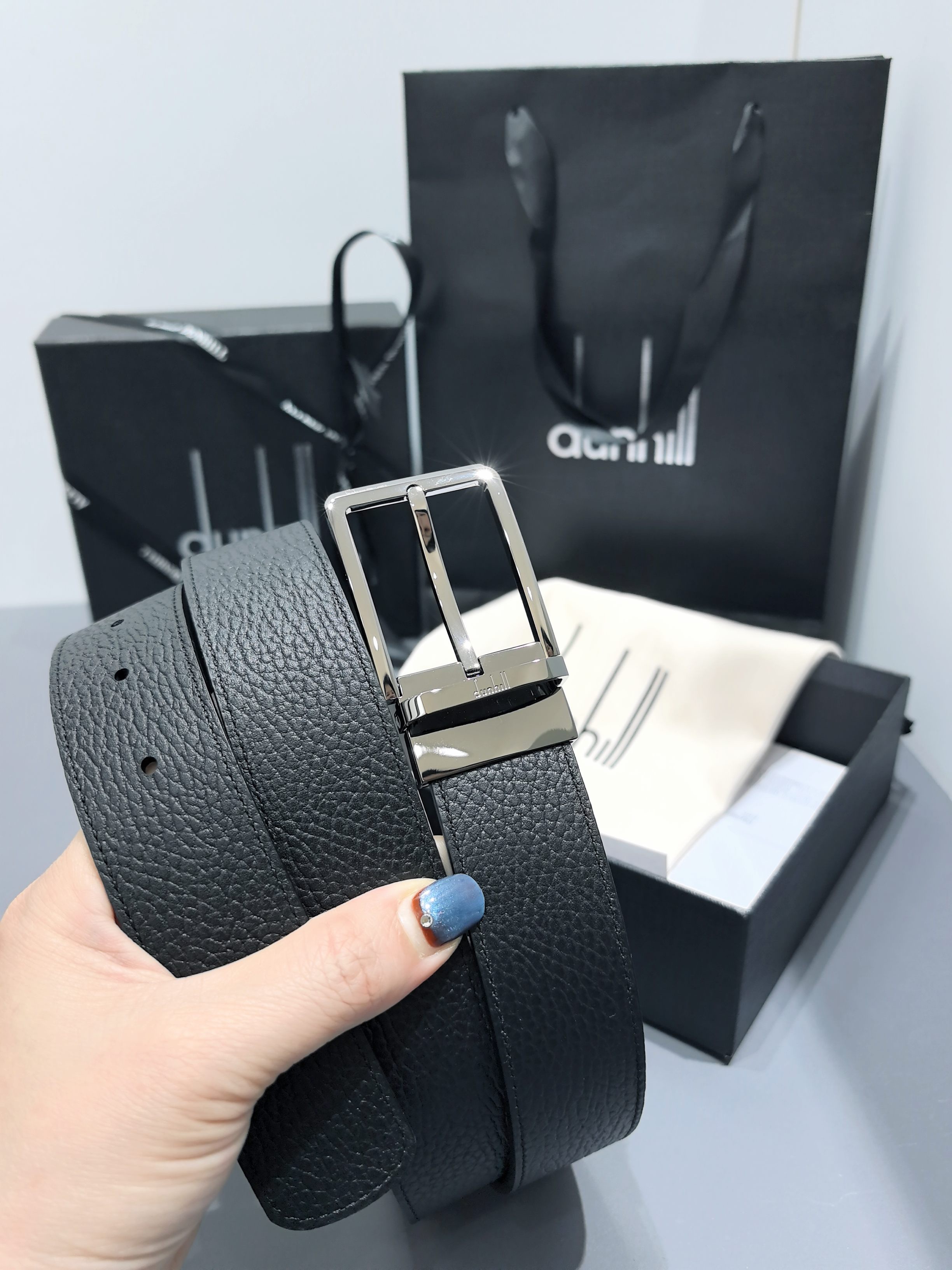 FERRAGAMO 페라가모 FW2023 Gancini 장식 중형 토트백 16