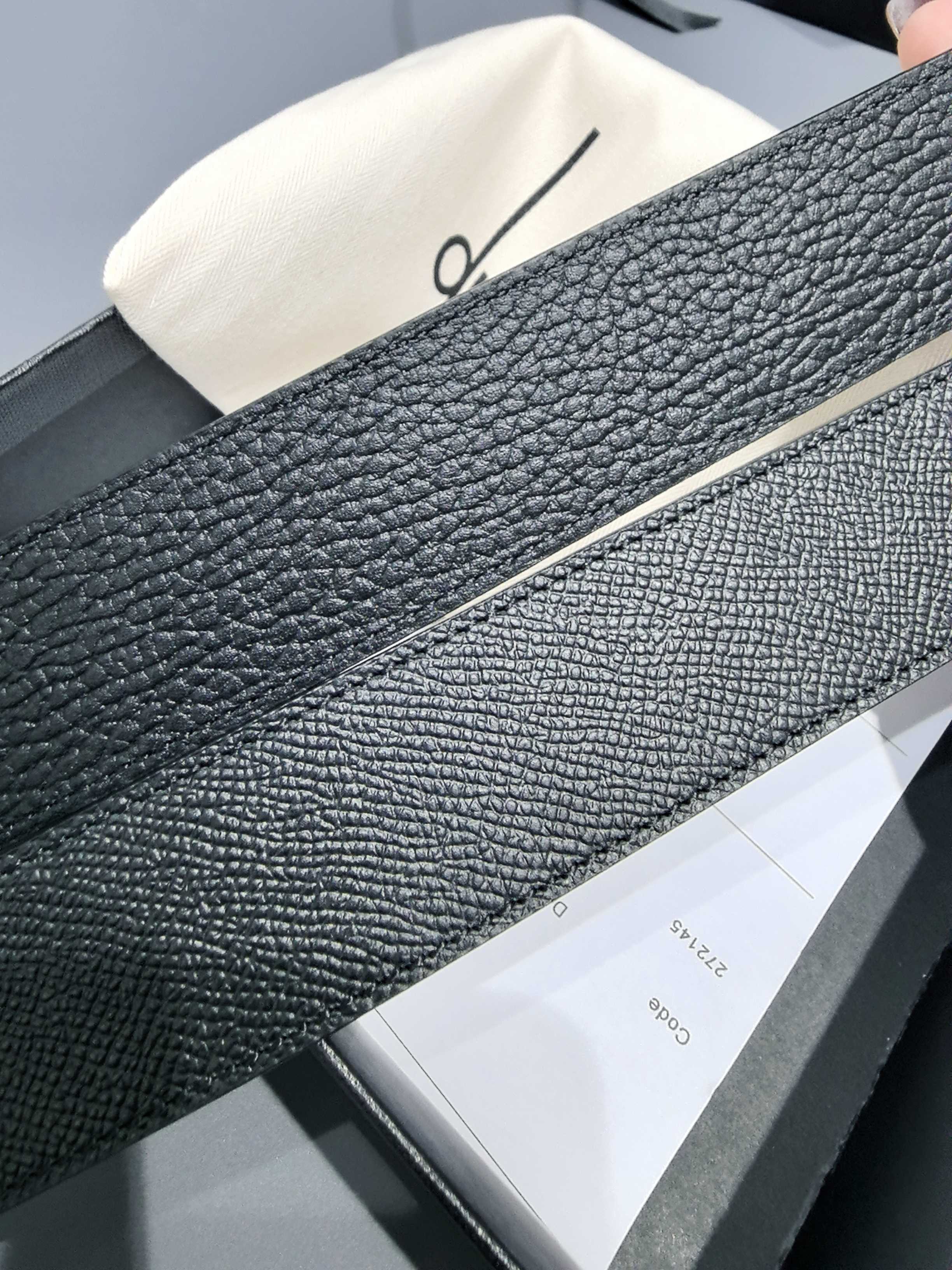 FERRAGAMO 페라가모 FW2023 Gancini 장식 중형 토트백 17