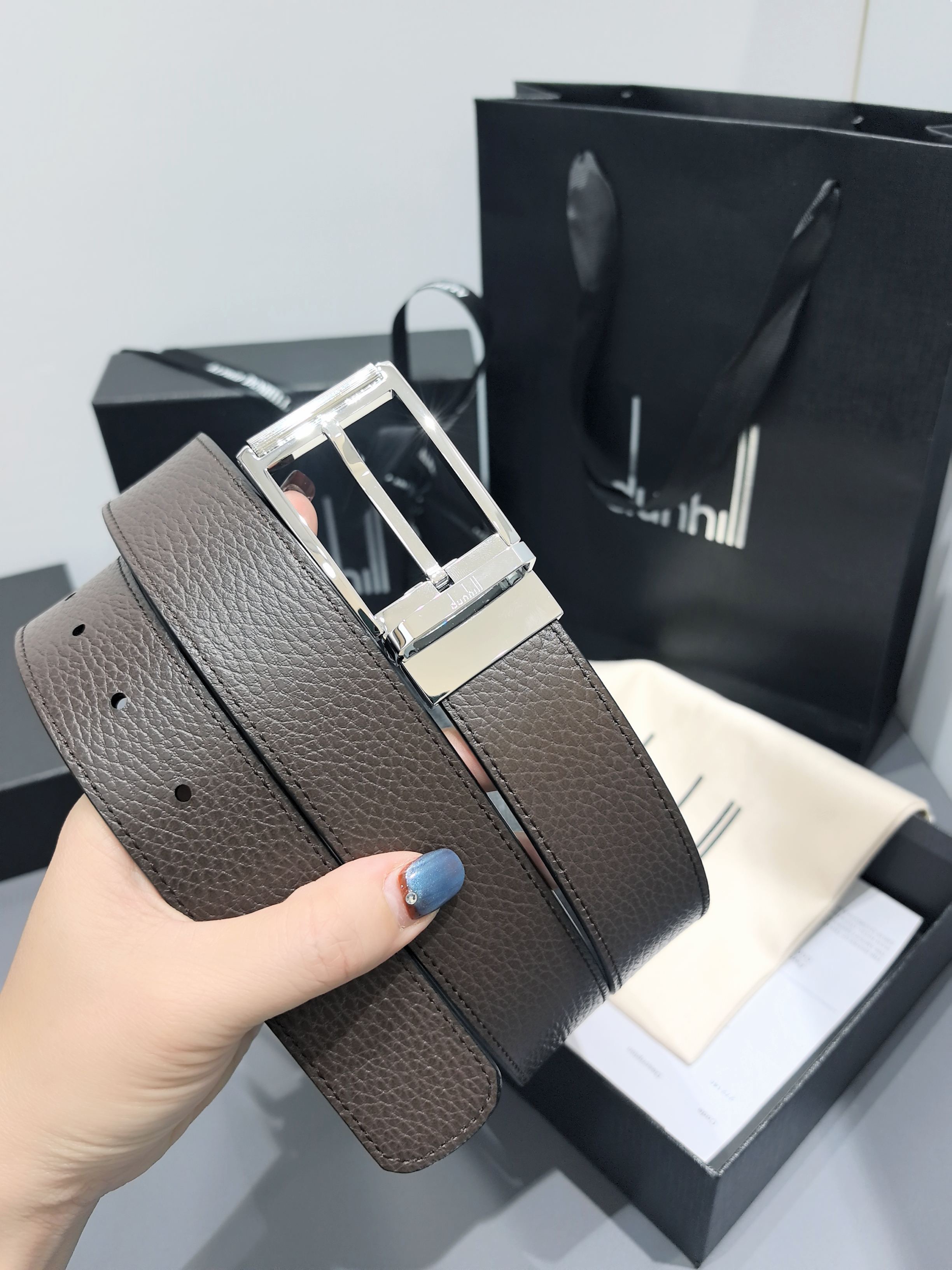 FERRAGAMO 페라가모 FW2023 Gancini 장식 중형 토트백 22