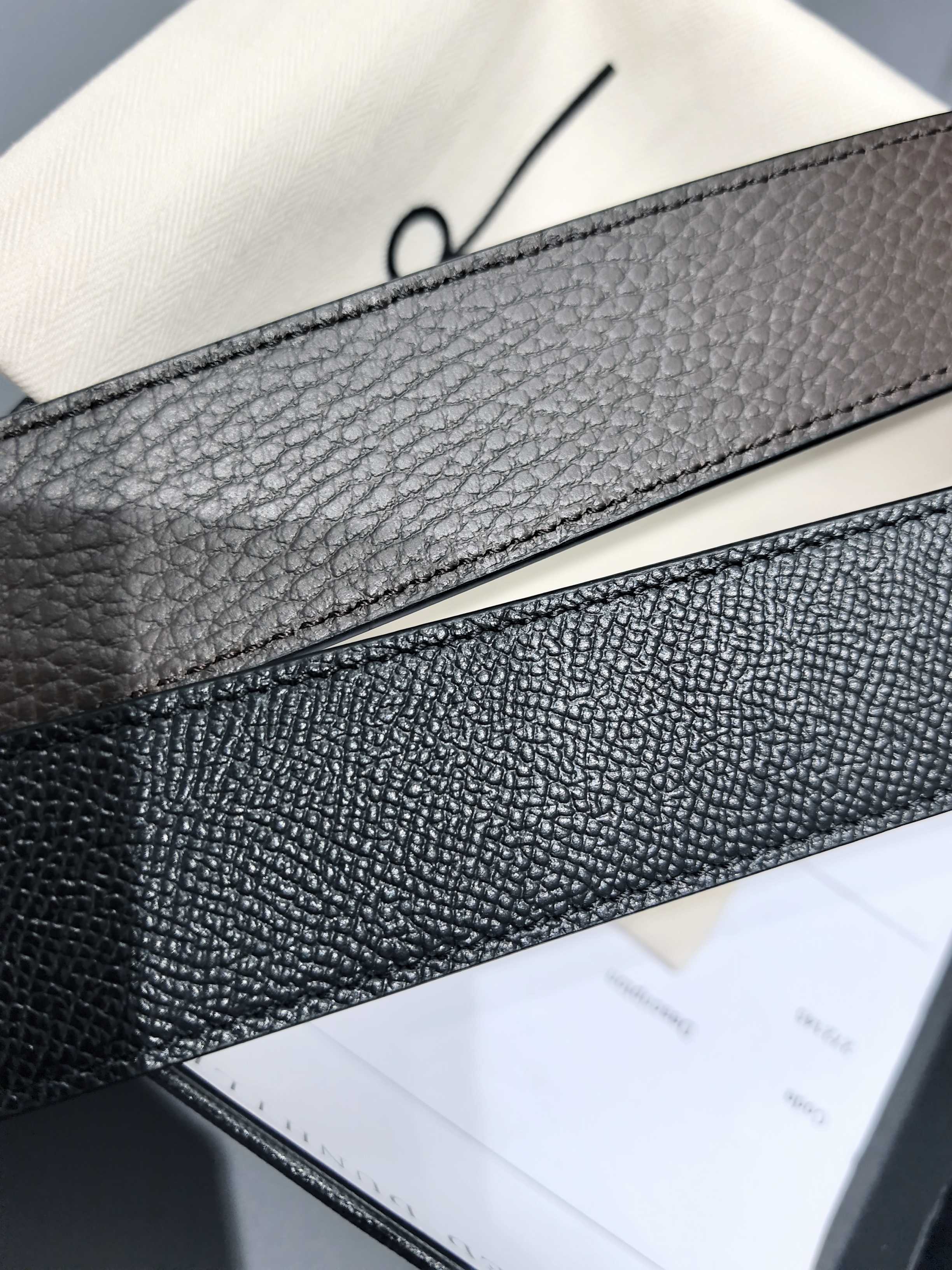 FERRAGAMO 페라가모 FW2023 Gancini 장식 중형 토트백 26