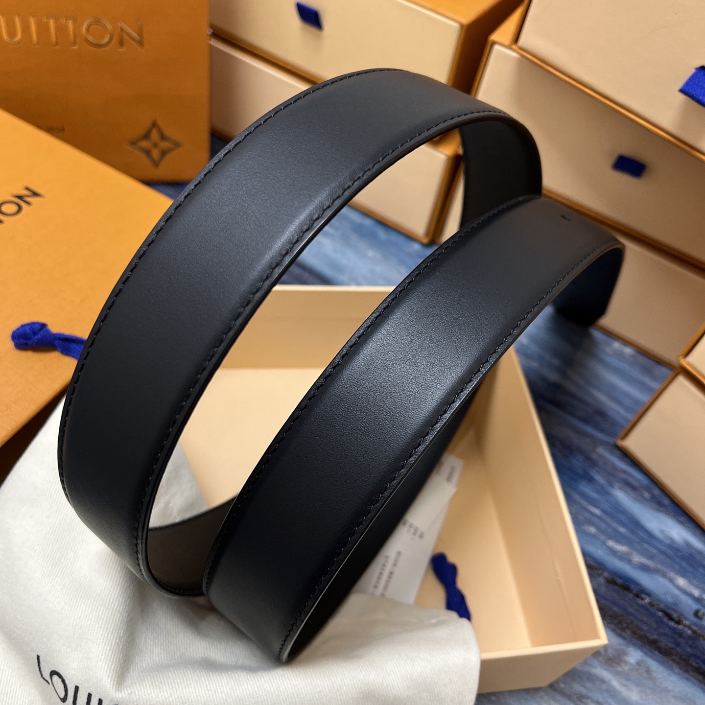 Louis Vuitton 루이비통 루이 비통 남성 양면 소가죽 벨트 4