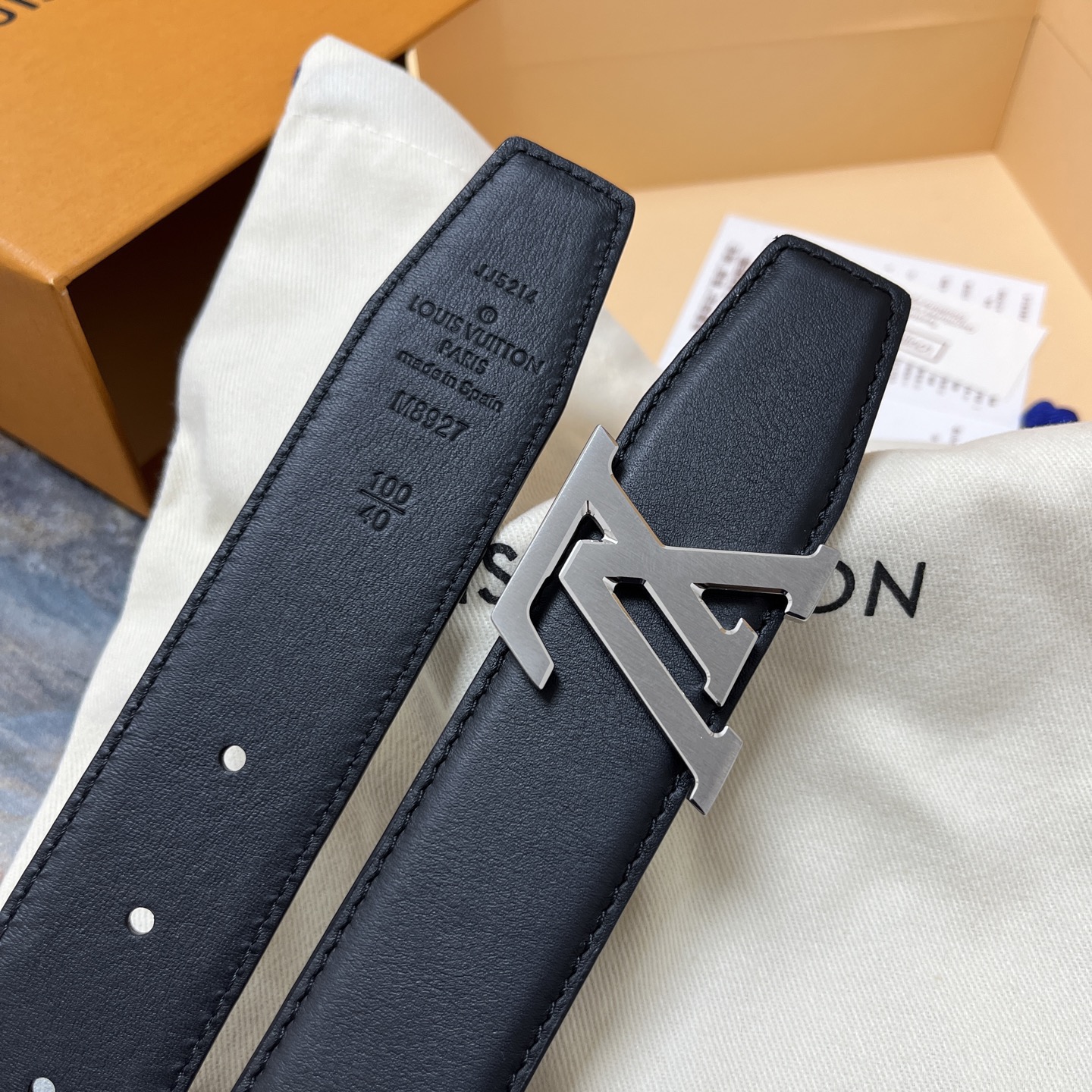 Gucci 구찌 은색 양가죽 재킷 1