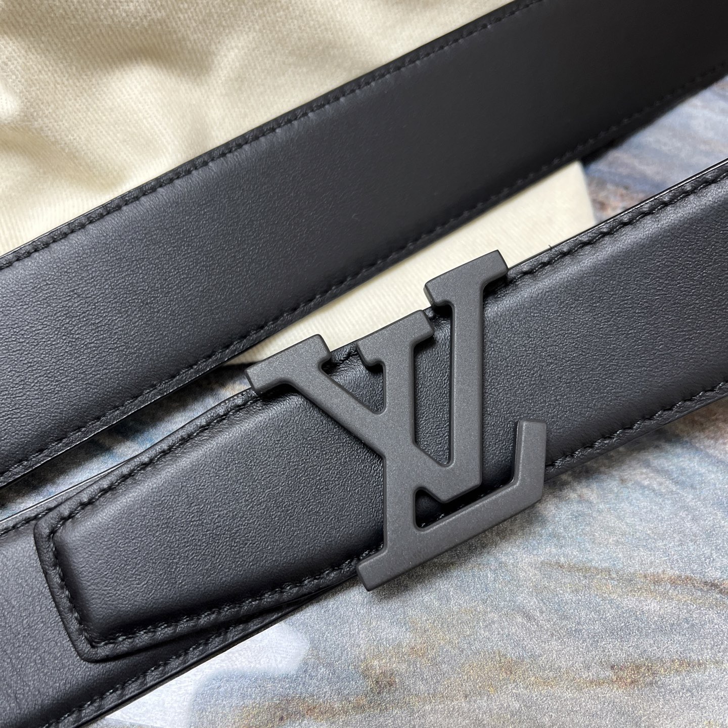 Louis Vuitton 루이비통 루이 비통 남성 양면 소가죽 벨트 9