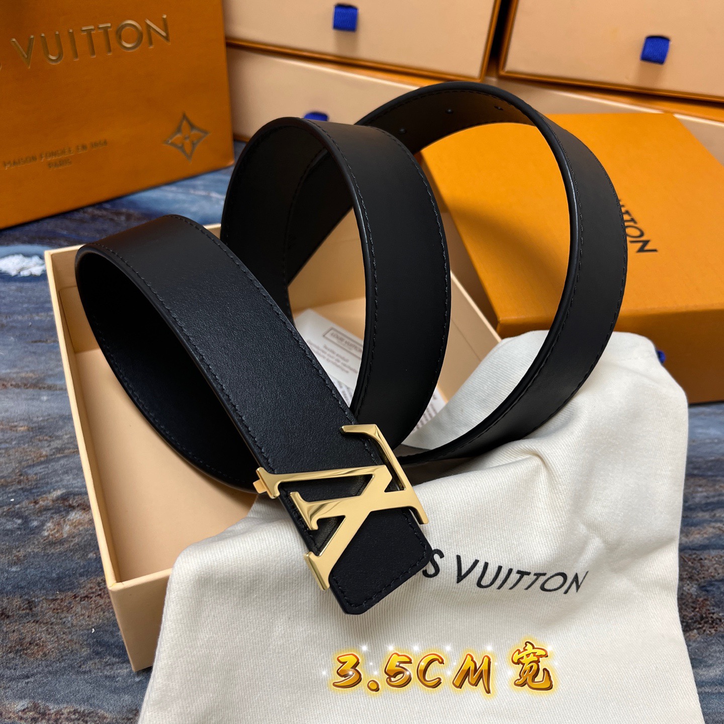 PRADA 프라다 FW2023 사피아노 가죽 크로스백 1