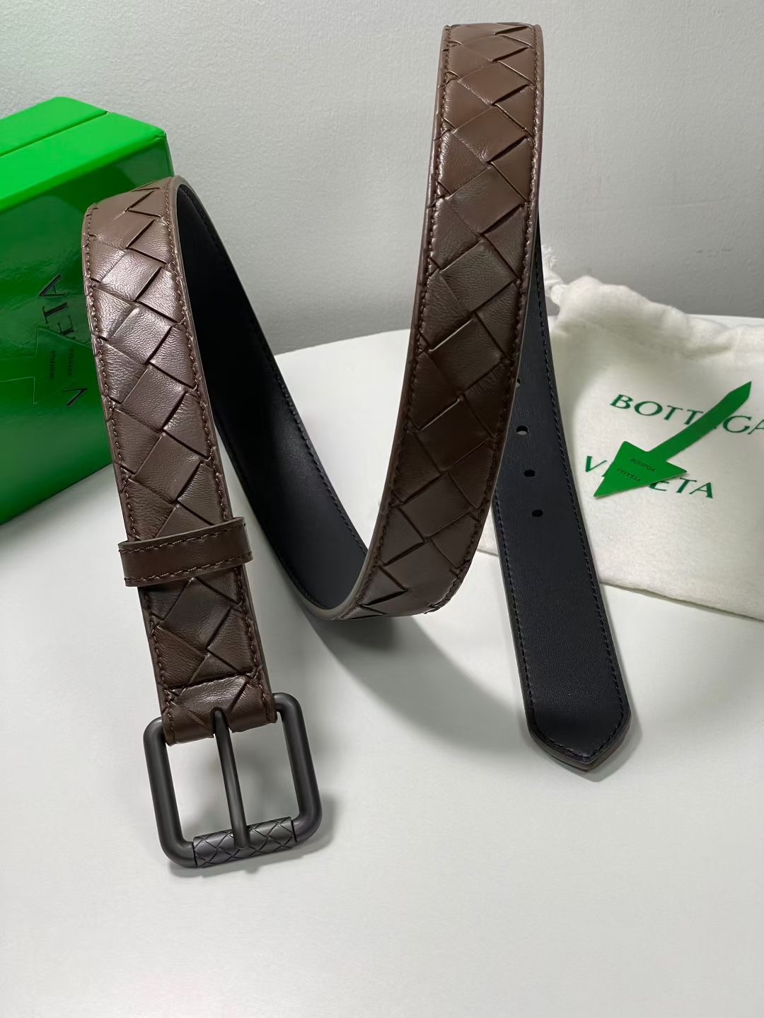 PRADA 프라다 FW2023 사피아노 가죽 크로스백 1