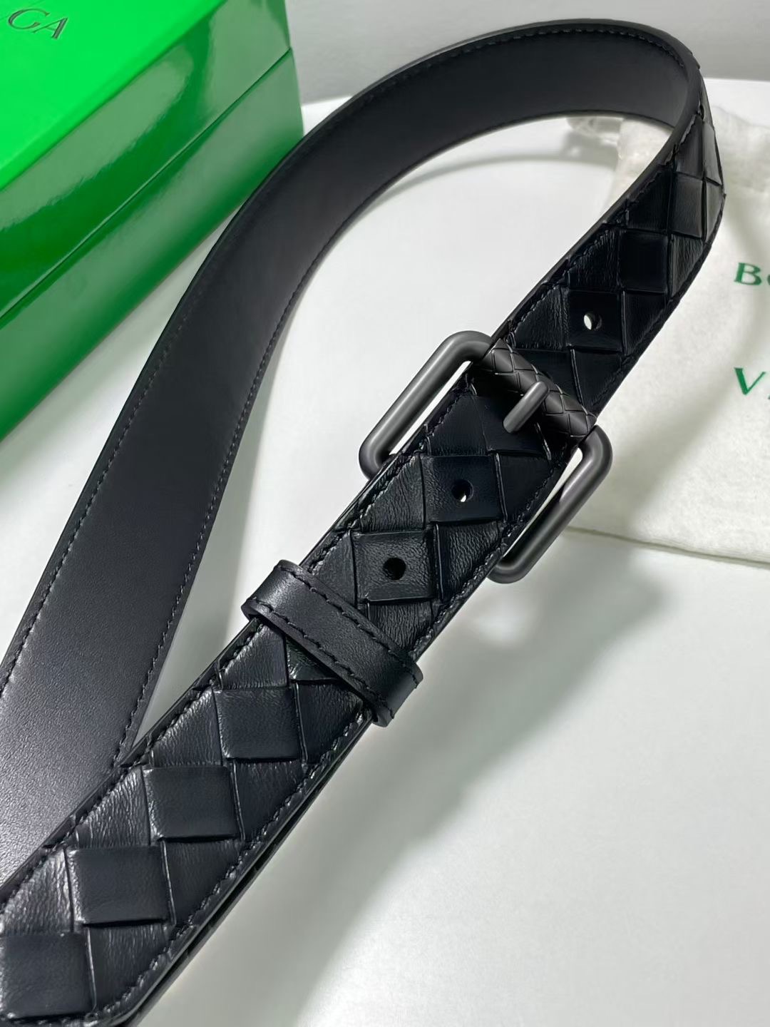 PRADA 프라다 FW2023 사피아노 가죽 크로스백 4