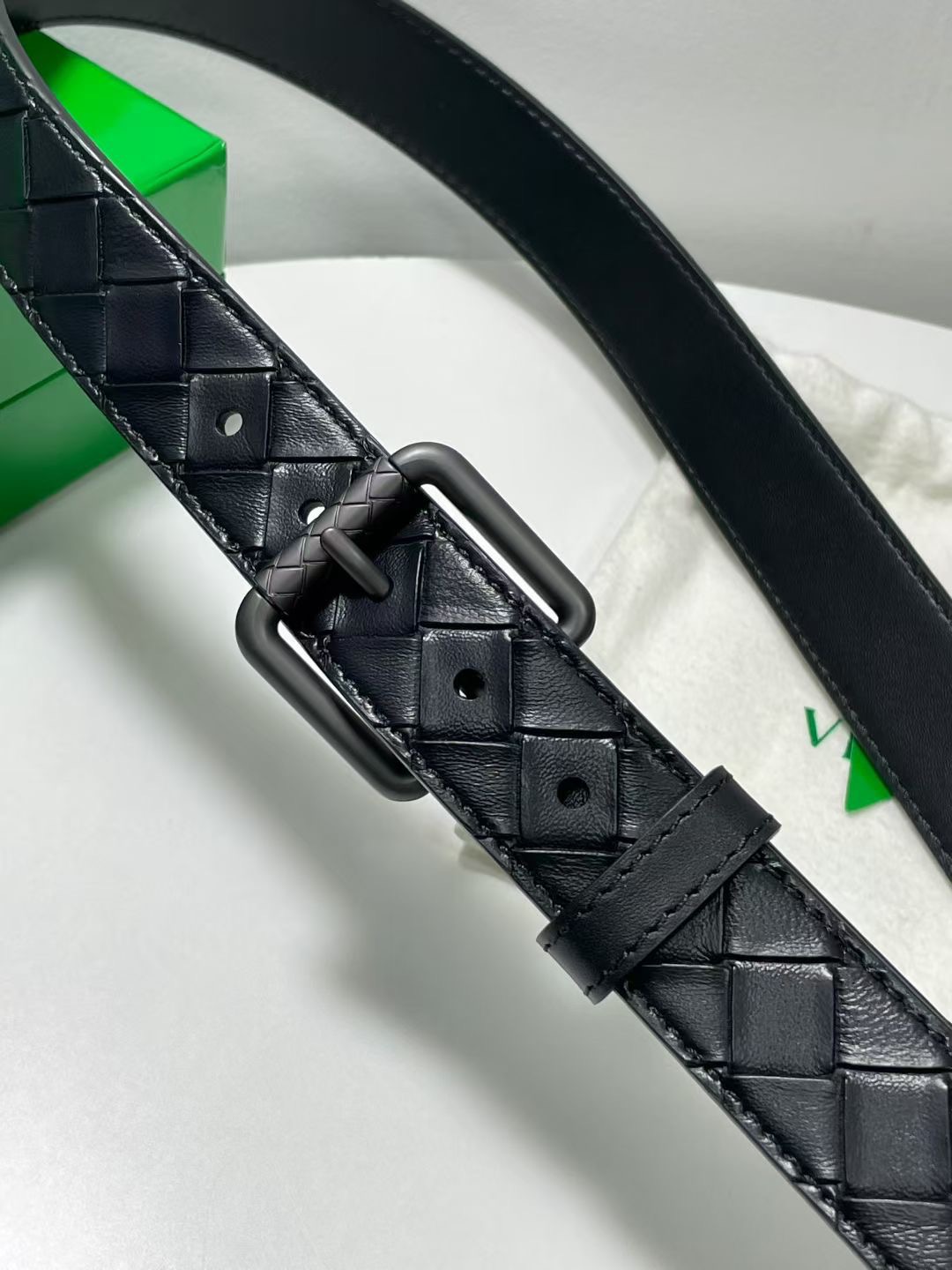 PRADA 프라다 FW2023 사피아노 가죽 크로스백 5