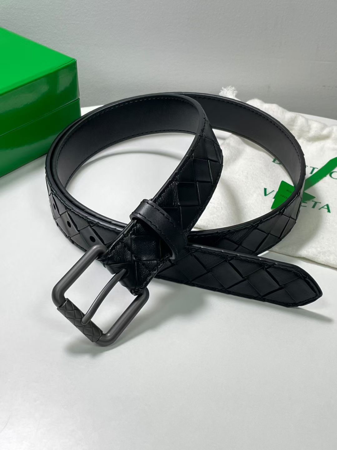 PRADA 프라다 FW2023 사피아노 가죽 크로스백 6