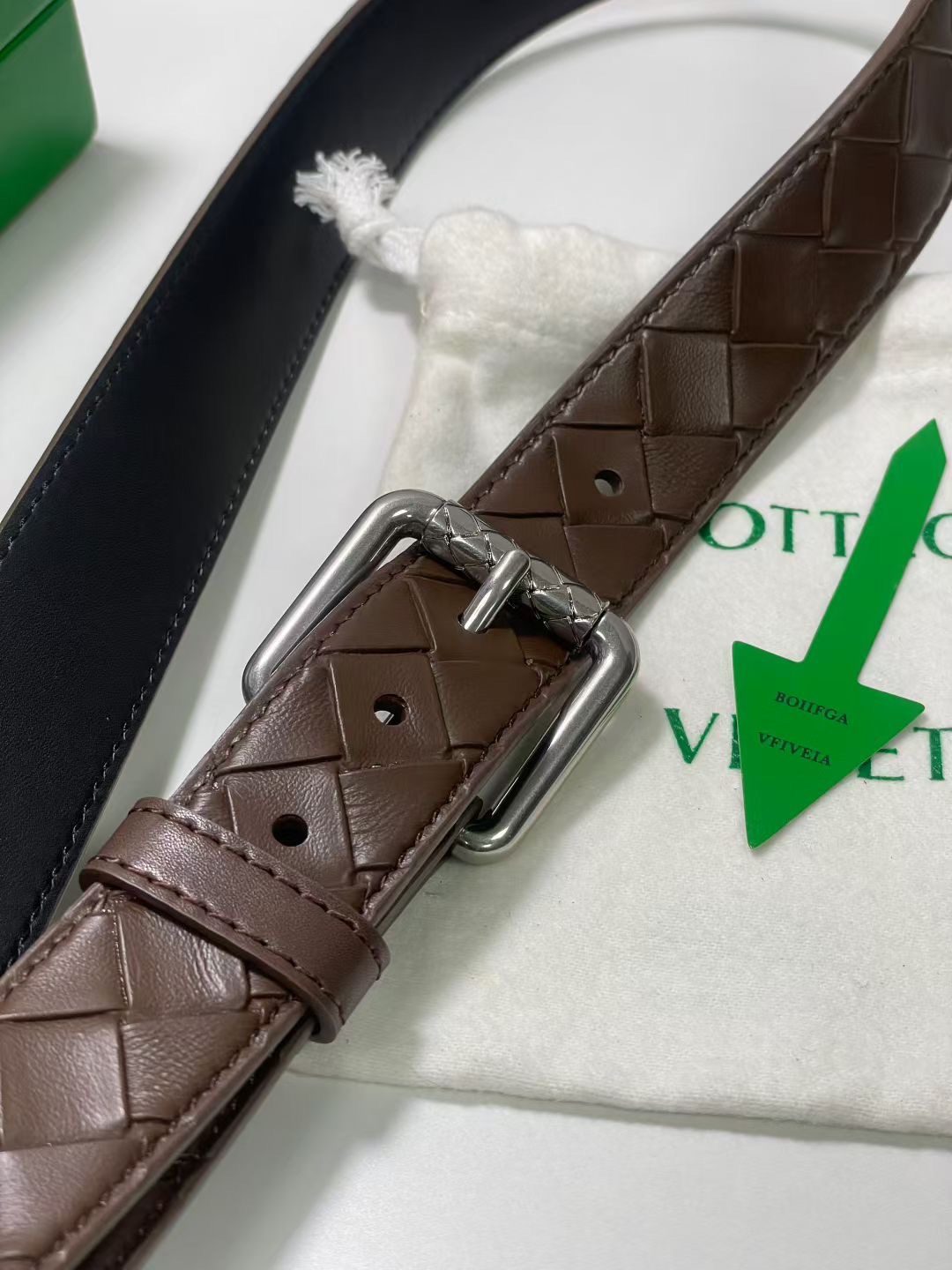 PRADA 프라다 FW2023 사피아노 가죽 크로스백 10