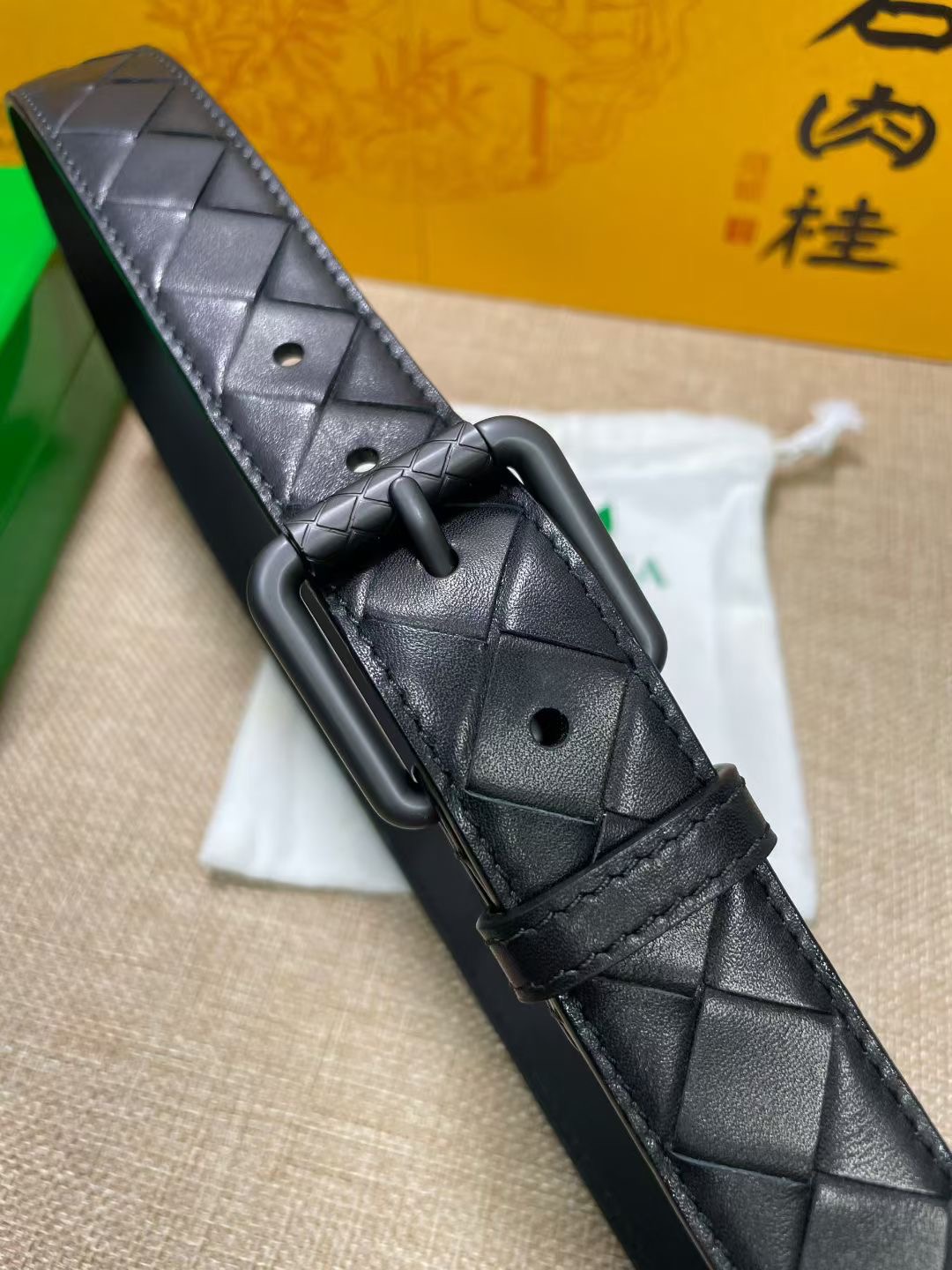 Bottega Veneta 보테가베네타 보테가 베네타 인트레치아토 송아지가죽 벨트 1