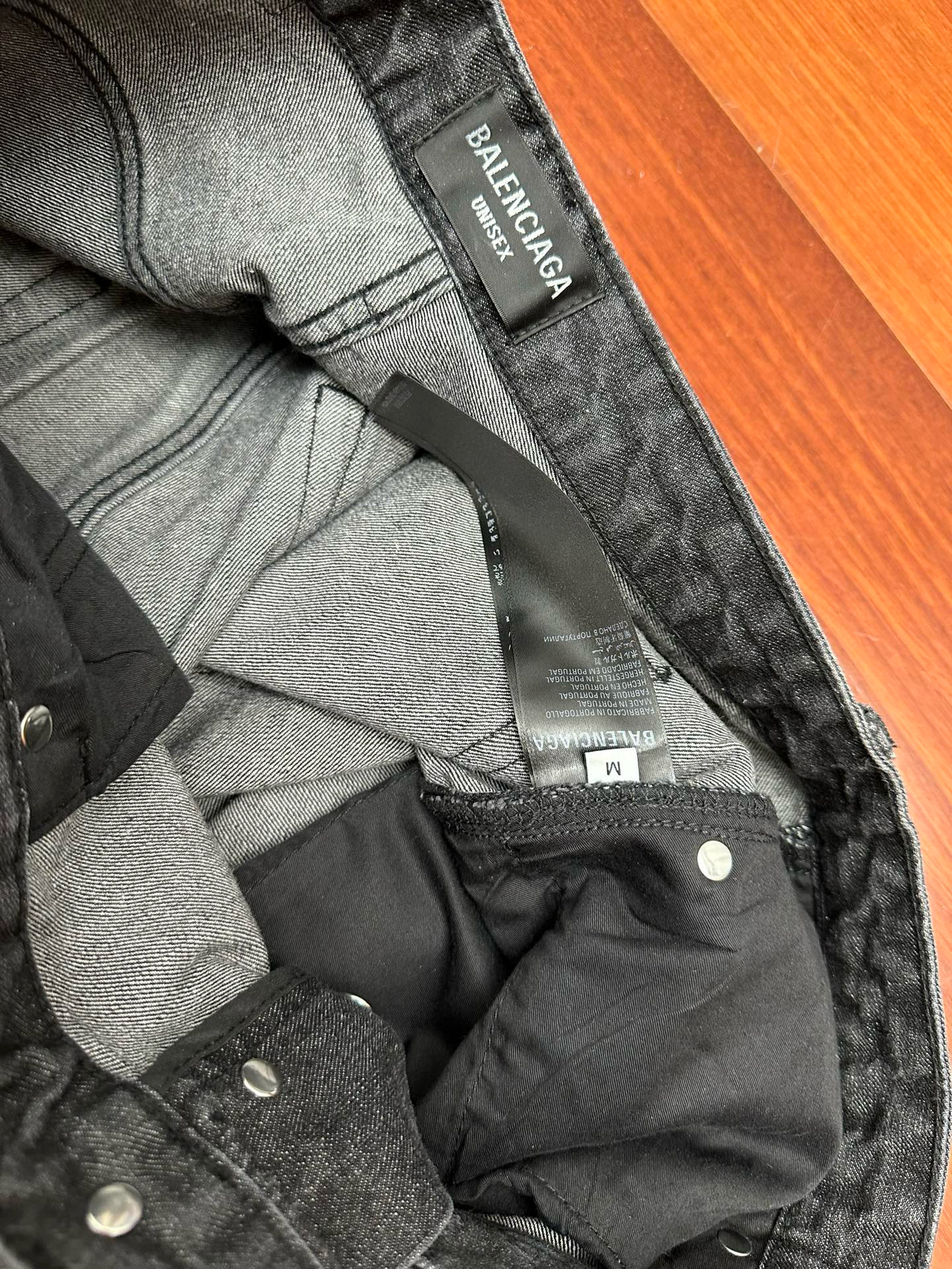 BLCG 발렌시아가 25FW 블랙 그레이 브러쉬드 진 18