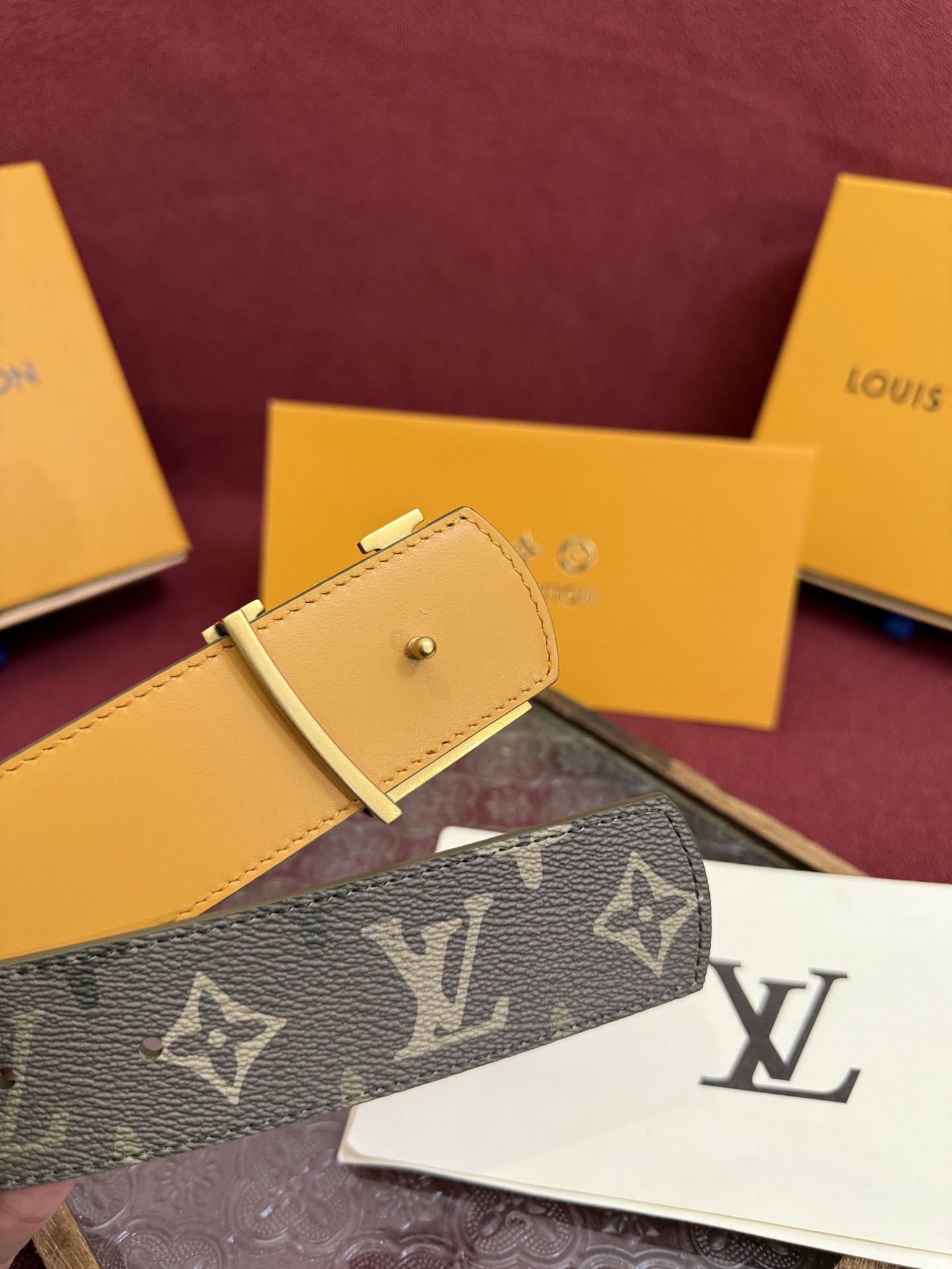 GU 구찌 메탈 벌 로고 셔츠 6