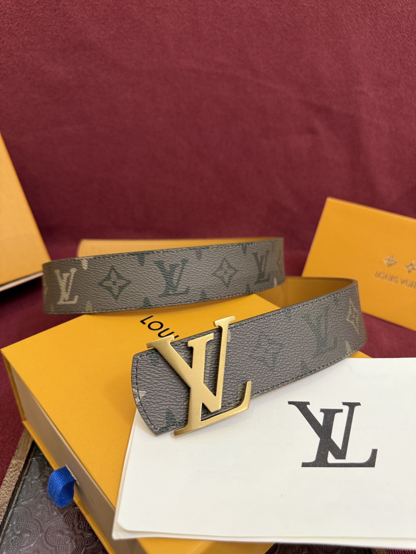 GU 구찌 메탈 벌 로고 셔츠 7