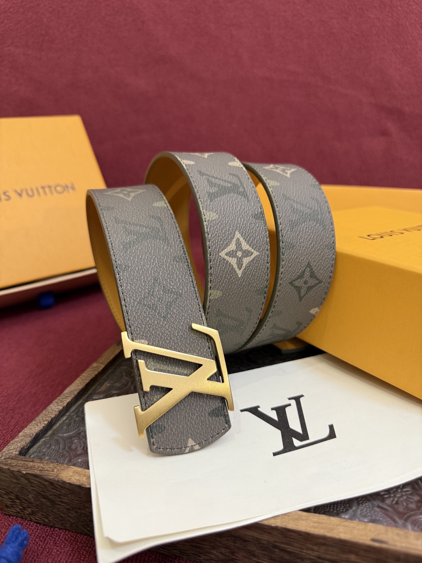 GU 구찌 메탈 벌 로고 셔츠 8