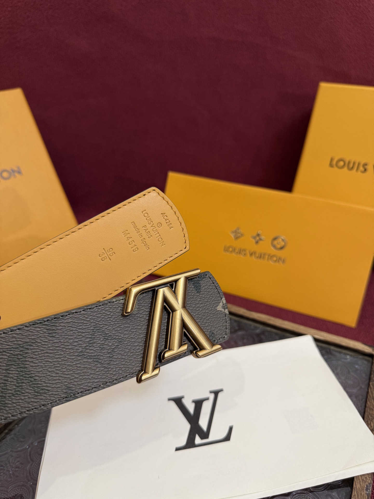 GU 구찌 메탈 벌 로고 셔츠 3