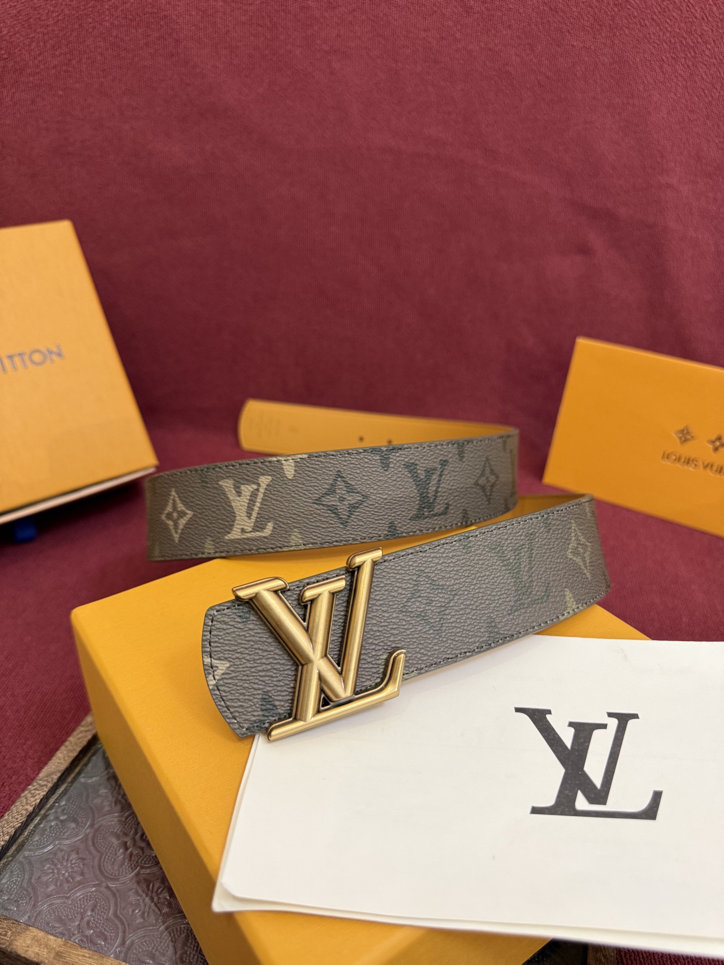 GU 구찌 메탈 벌 로고 셔츠 5