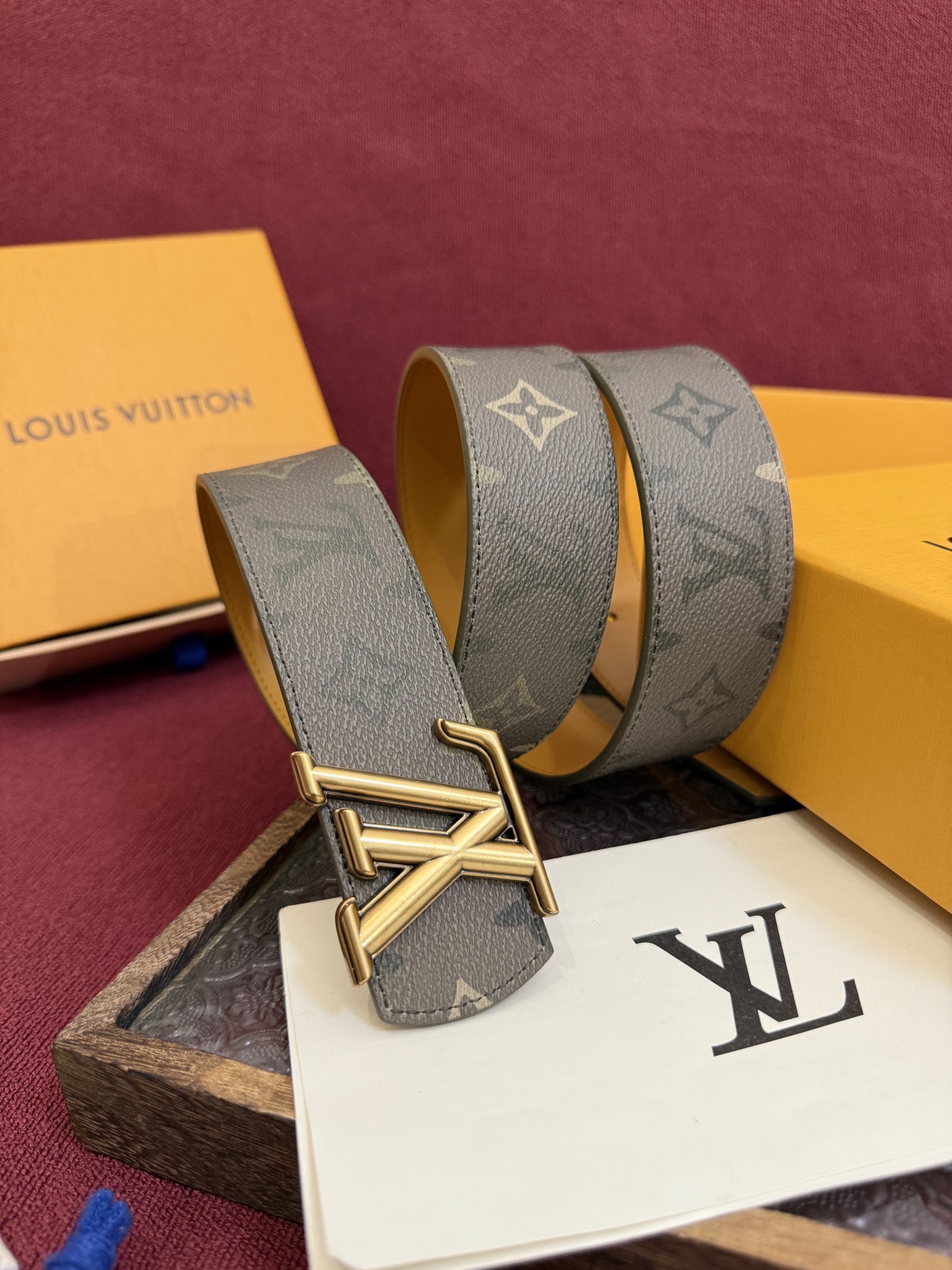 GU 구찌 메탈 벌 로고 셔츠 6