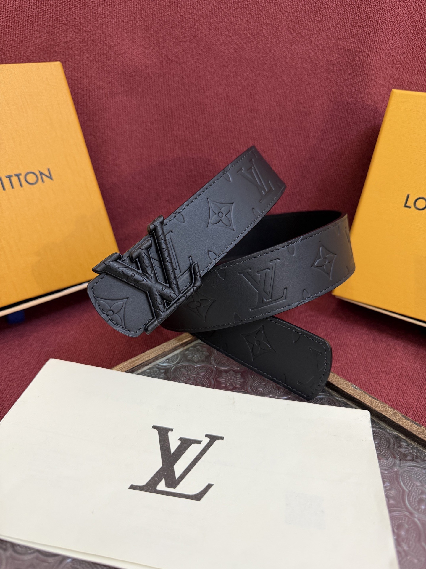 Louis Vuitton 루이비통 루이 비통 디멘션 드리프트 양면 모노그램 가죽 벨트 1