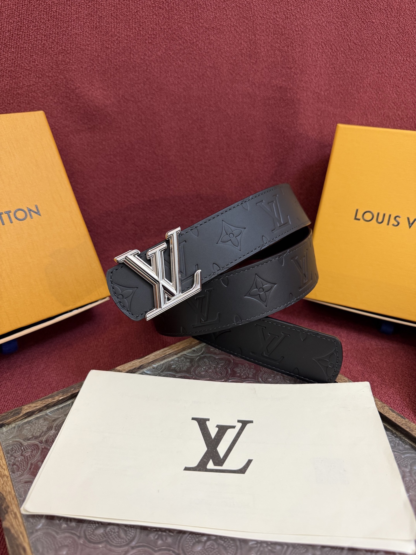 Louis Vuitton 루이비통 루이 비통 디멘션 드리프트 양면 모노그램 가죽 벨트 1
