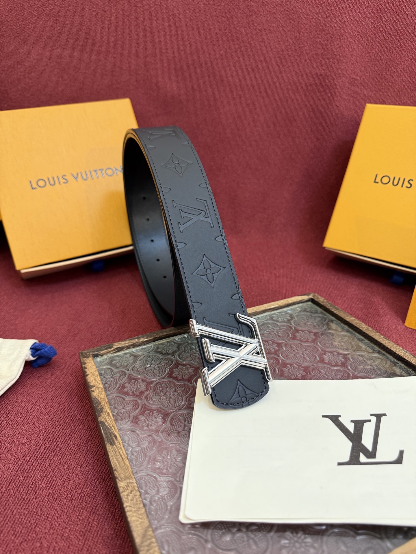 Louis Vuitton 루이비통 루이 비통 디멘션 드리프트 양면 모노그램 가죽 벨트 4