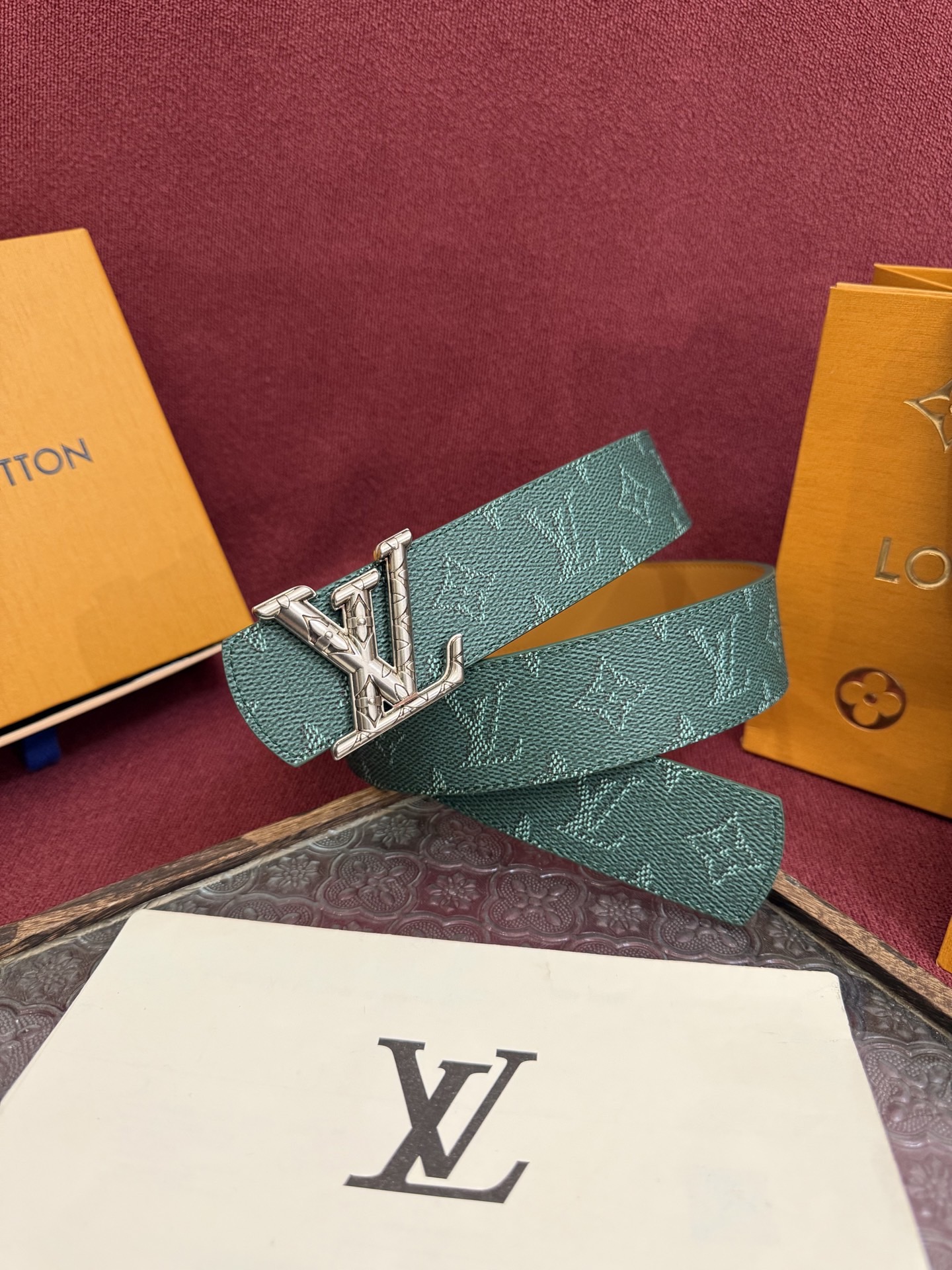 Louis Vuitton 루이비통 루이 비통 디멘션 모노그램 헤리티지 40 리버서블 벨트 1