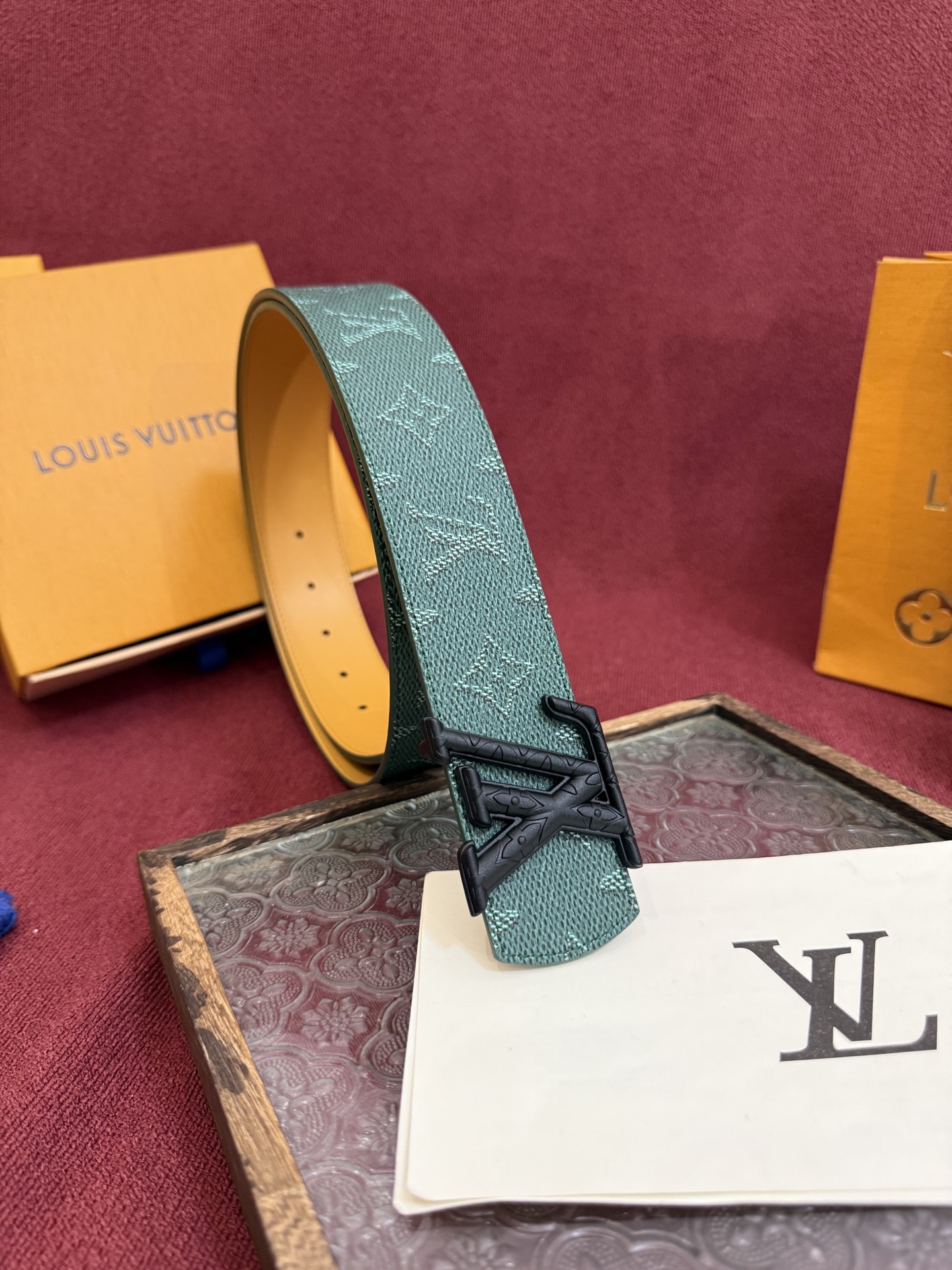 Louis Vuitton 루이비통 V넥 체크 가디건 3