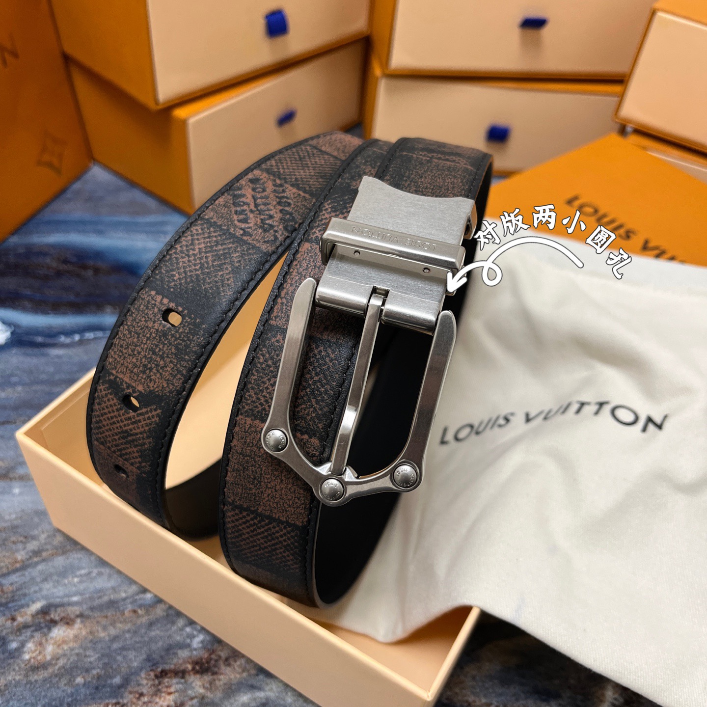 Louis Vuitton 루이비통 루이 비통 남성 M4430 가죽 벨트 1