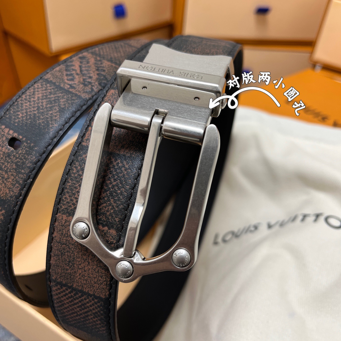 Louis Vuitton 루이비통 루이 비통 남성 M4430 가죽 벨트 2