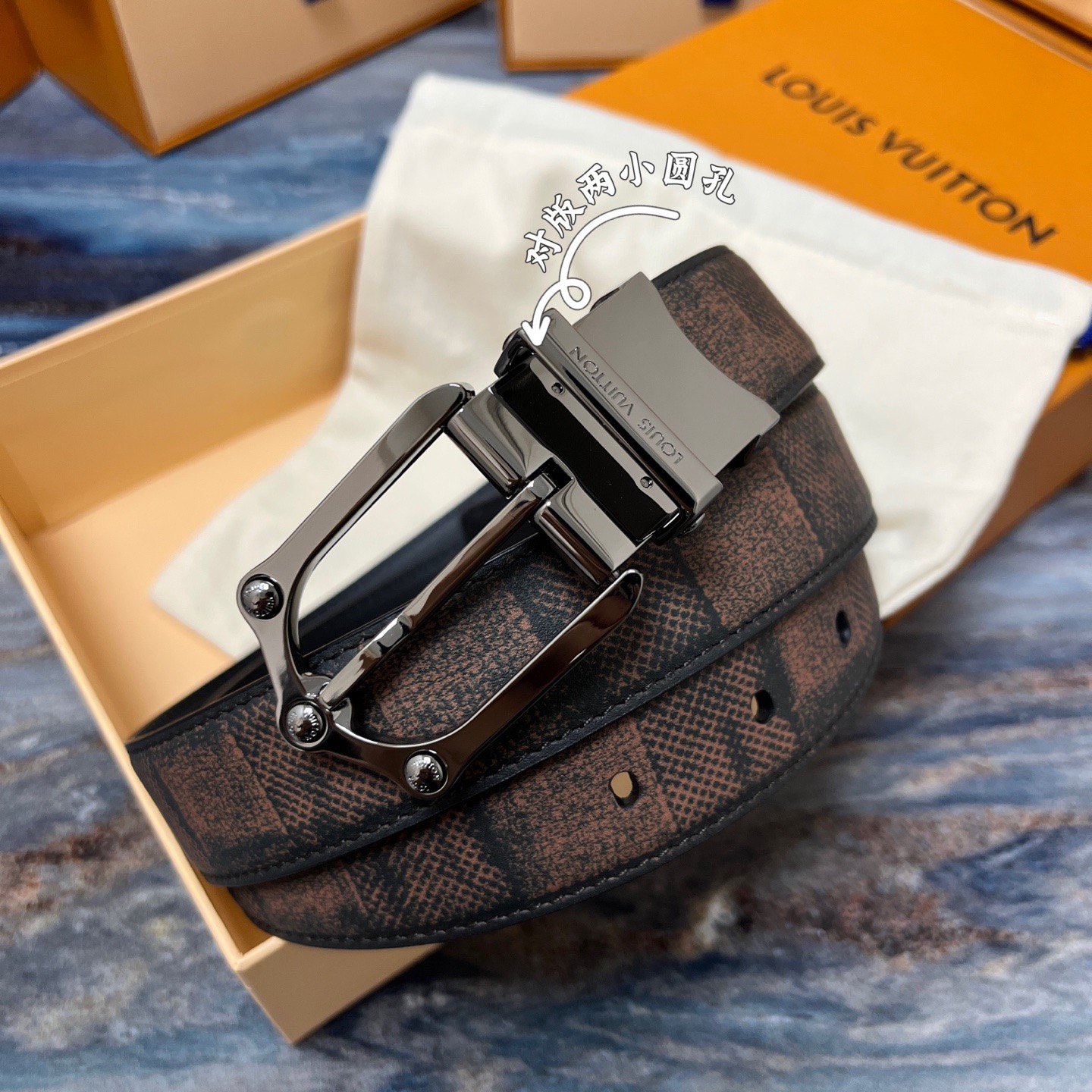 Louis Vuitton 루이비통 루이 비통 남성 M4430 가죽 벨트 9