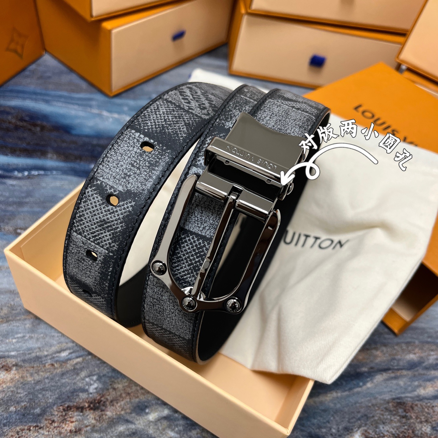 Louis Vuitton 루이비통 루이 비통 남성 M4430 가죽 벨트 8