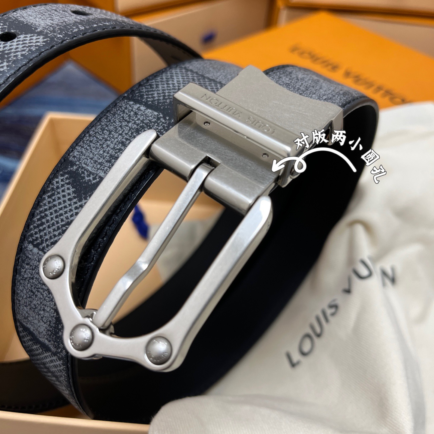 Louis Vuitton 루이비통 루이 비통 남성 M4430 가죽 벨트 2