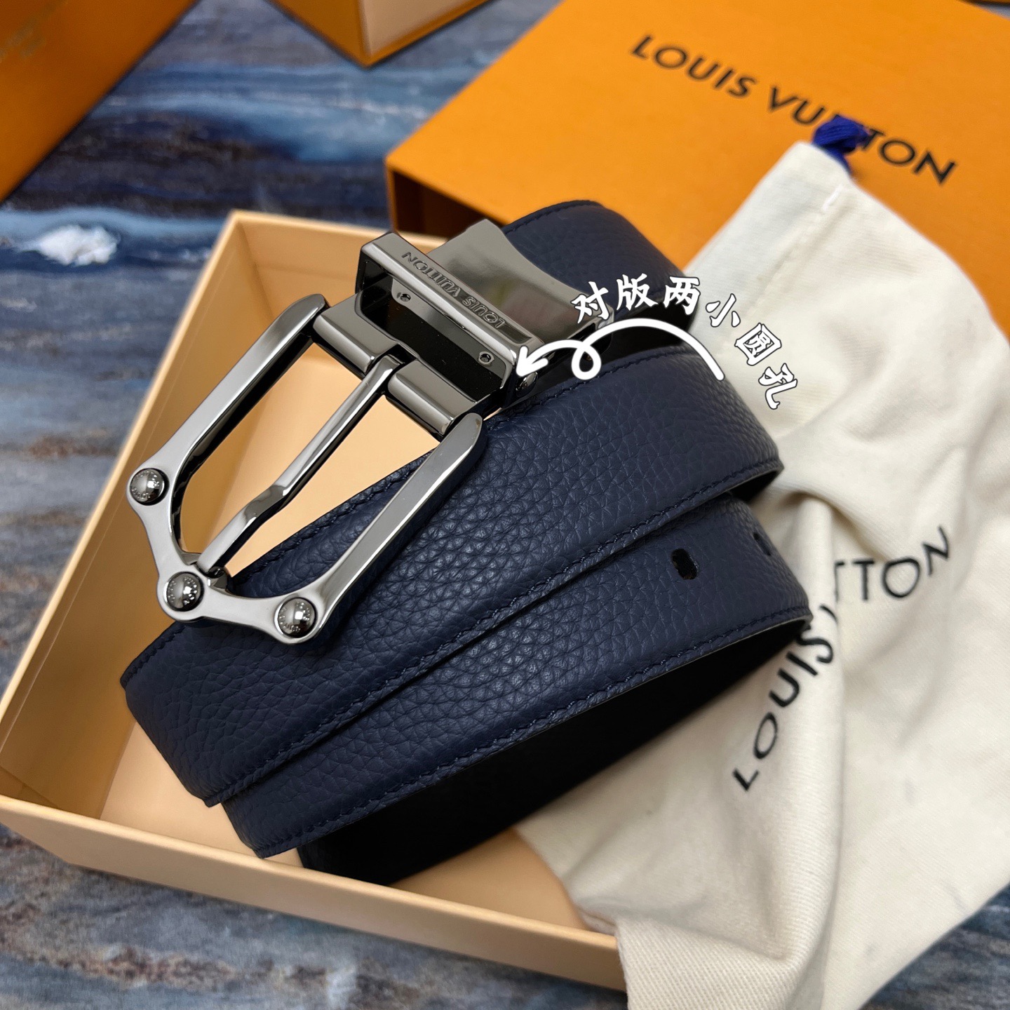 Louis Vuitton 루이비통 루이 비통 남성 M4430 가죽 벨트 1